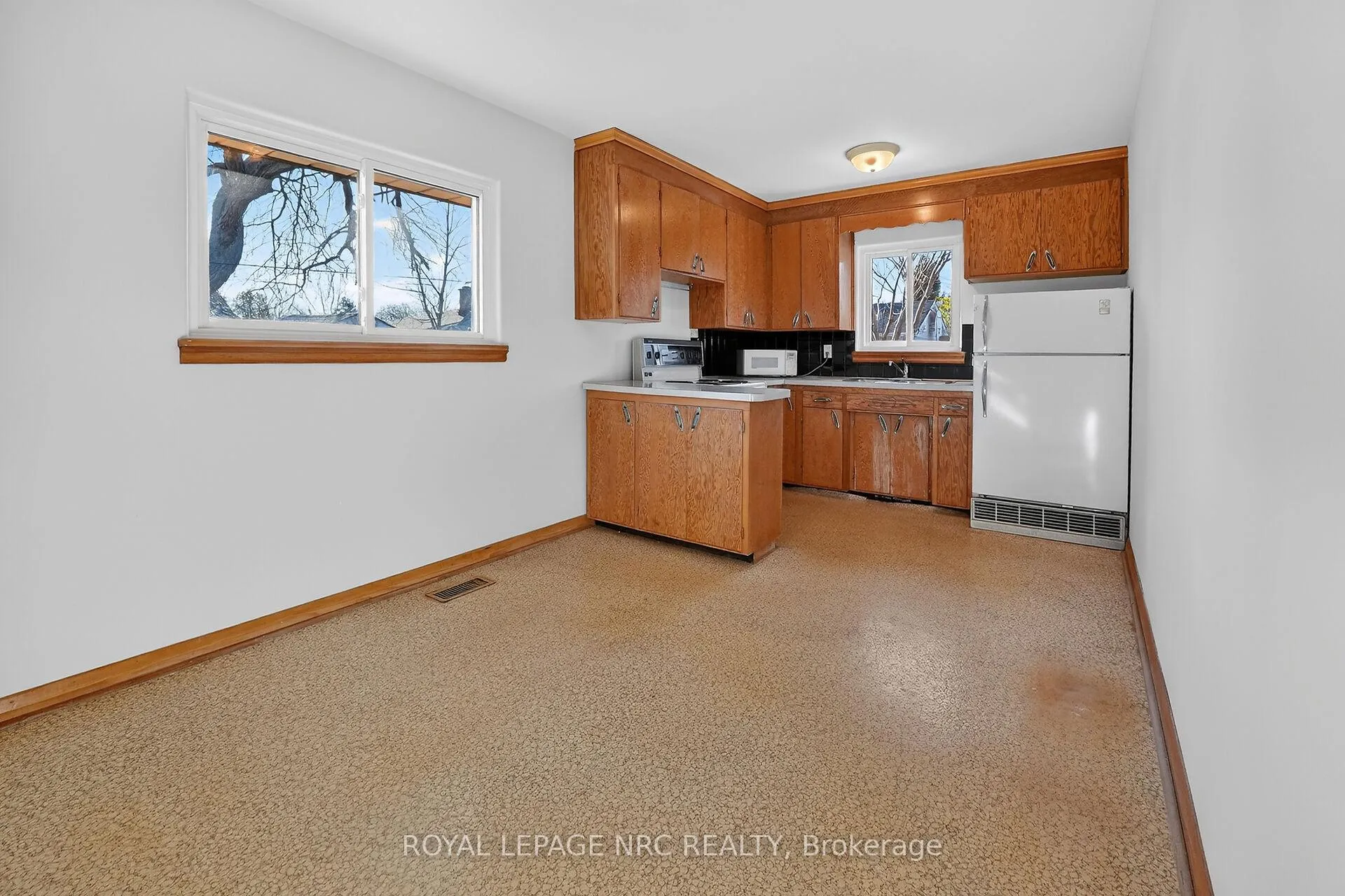 Photo 6 of 86 Royal Manor Drive, St. Catharines, Carlton/Bunting — HOMEH