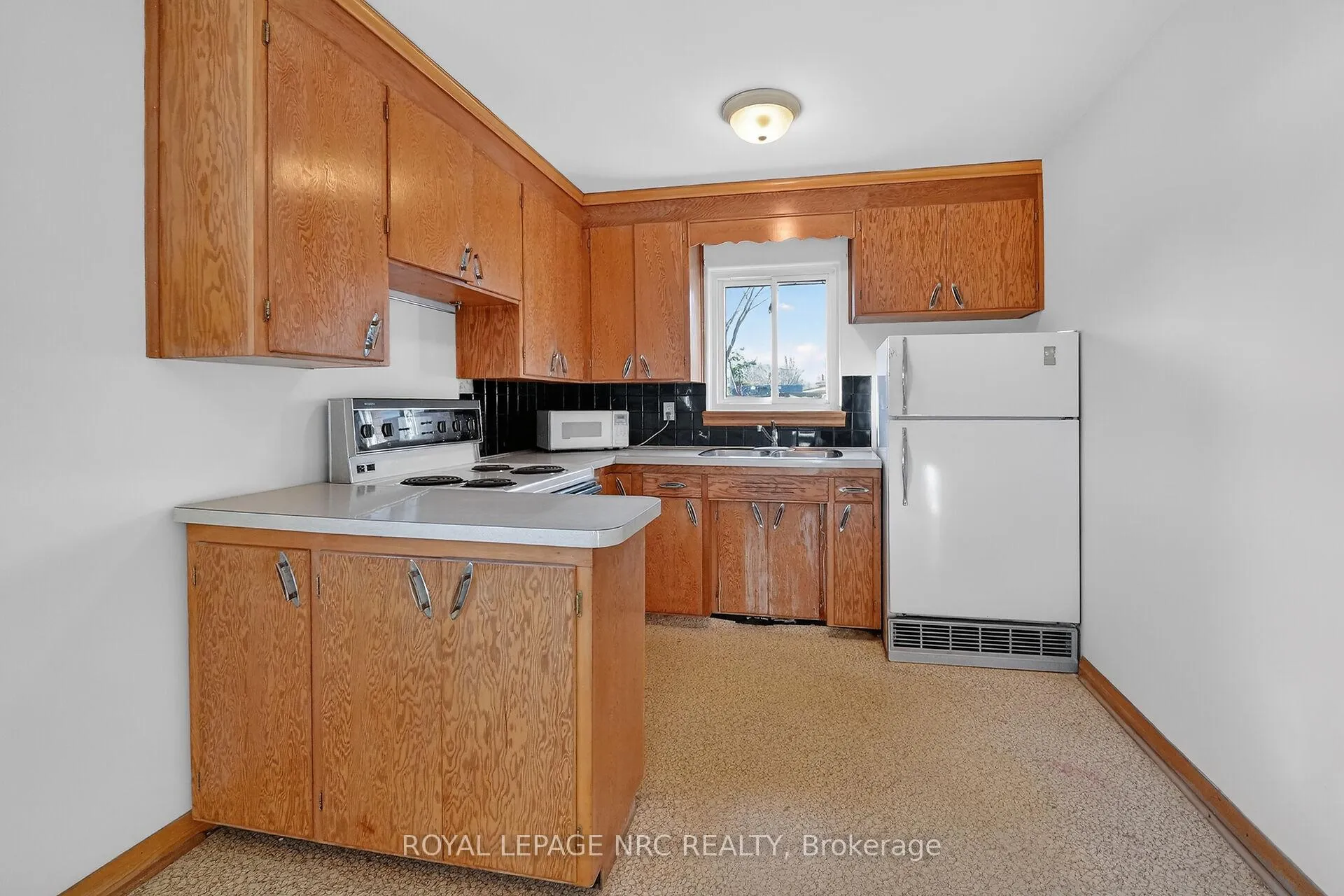 Photo 7 of 86 Royal Manor Drive, St. Catharines, Carlton/Bunting — HOMEH