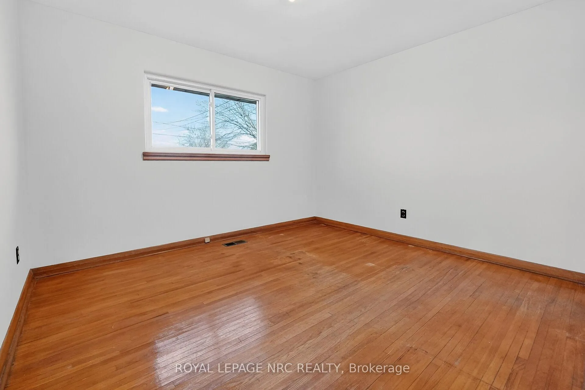 Photo 10 of 86 Royal Manor Drive, St. Catharines, Carlton/Bunting — HOMEH