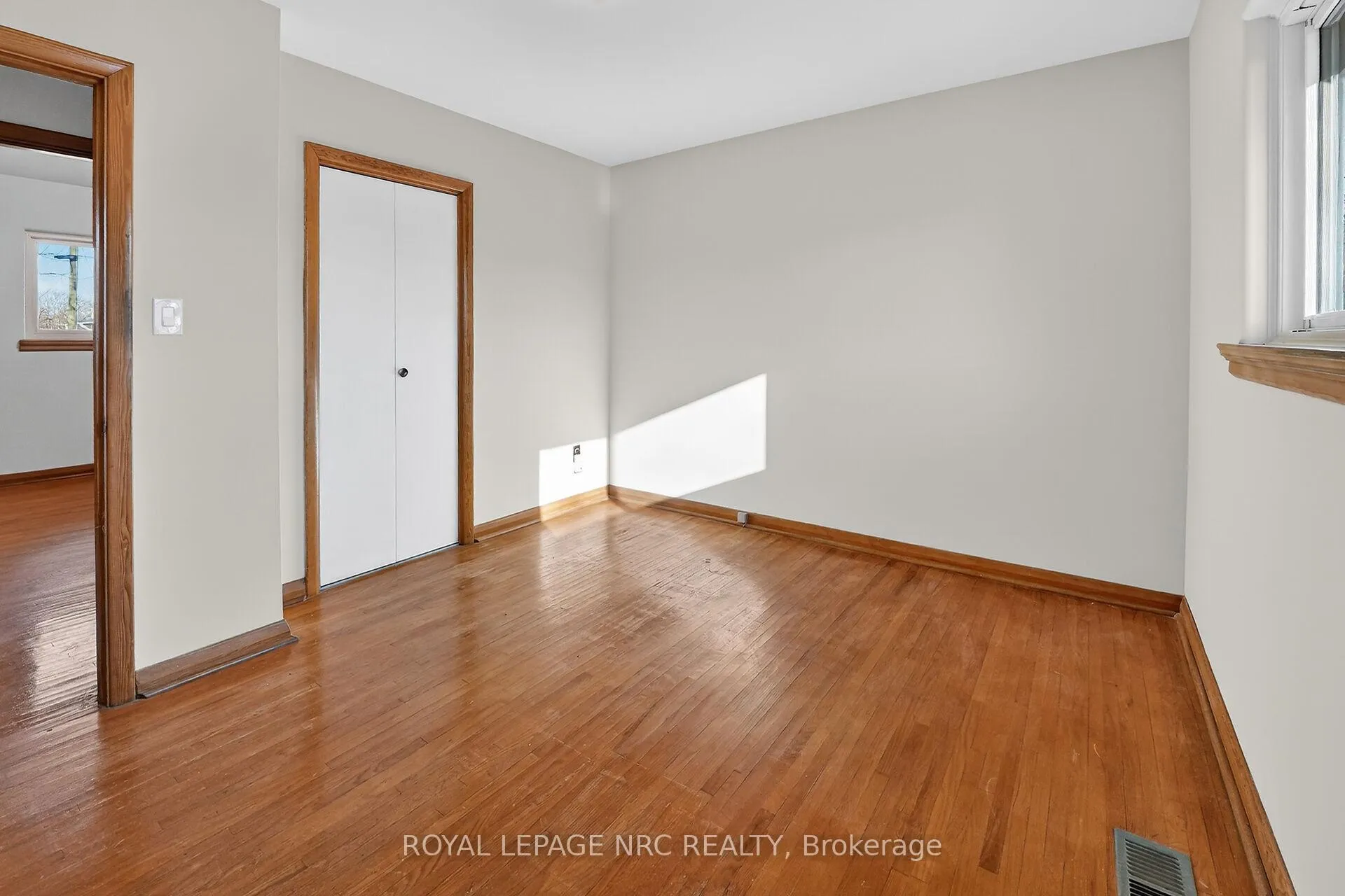 Photo 13 of 86 Royal Manor Drive, St. Catharines, Carlton/Bunting — HOMEH