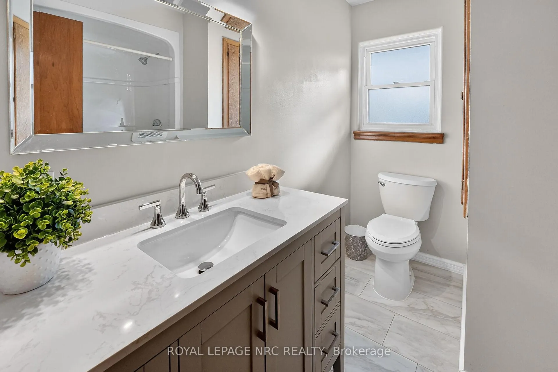Photo 14 of 86 Royal Manor Drive, St. Catharines, Carlton/Bunting — HOMEH