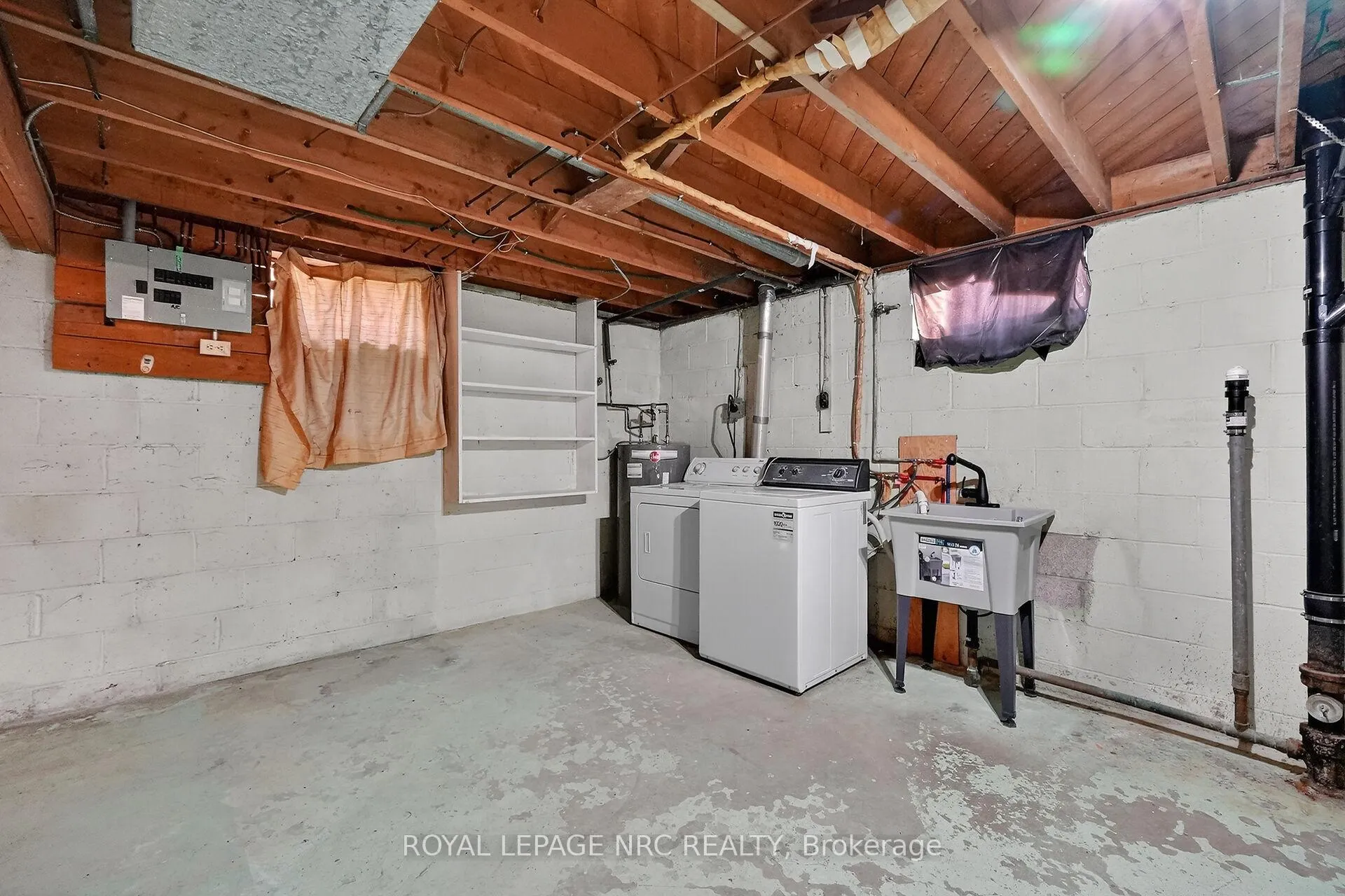 Photo 17 of 86 Royal Manor Drive, St. Catharines, Carlton/Bunting — HOMEH