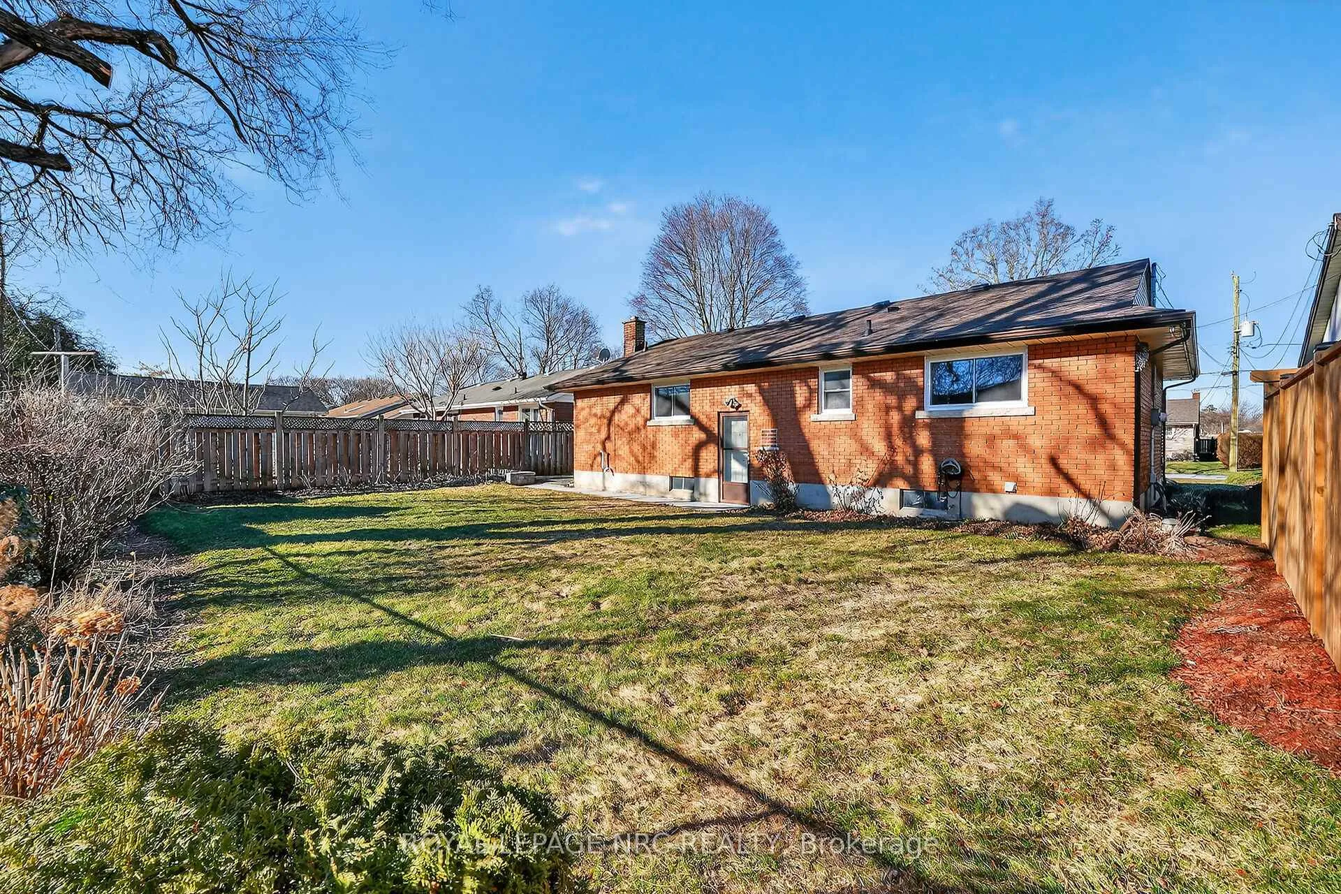 Photo 20 of 86 Royal Manor Drive, St. Catharines, Carlton/Bunting — HOMEH
