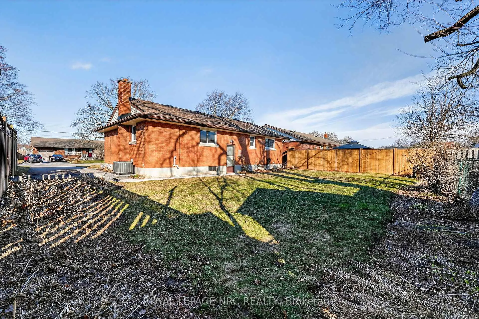 Photo 21 of 86 Royal Manor Drive, St. Catharines, Carlton/Bunting — HOMEH