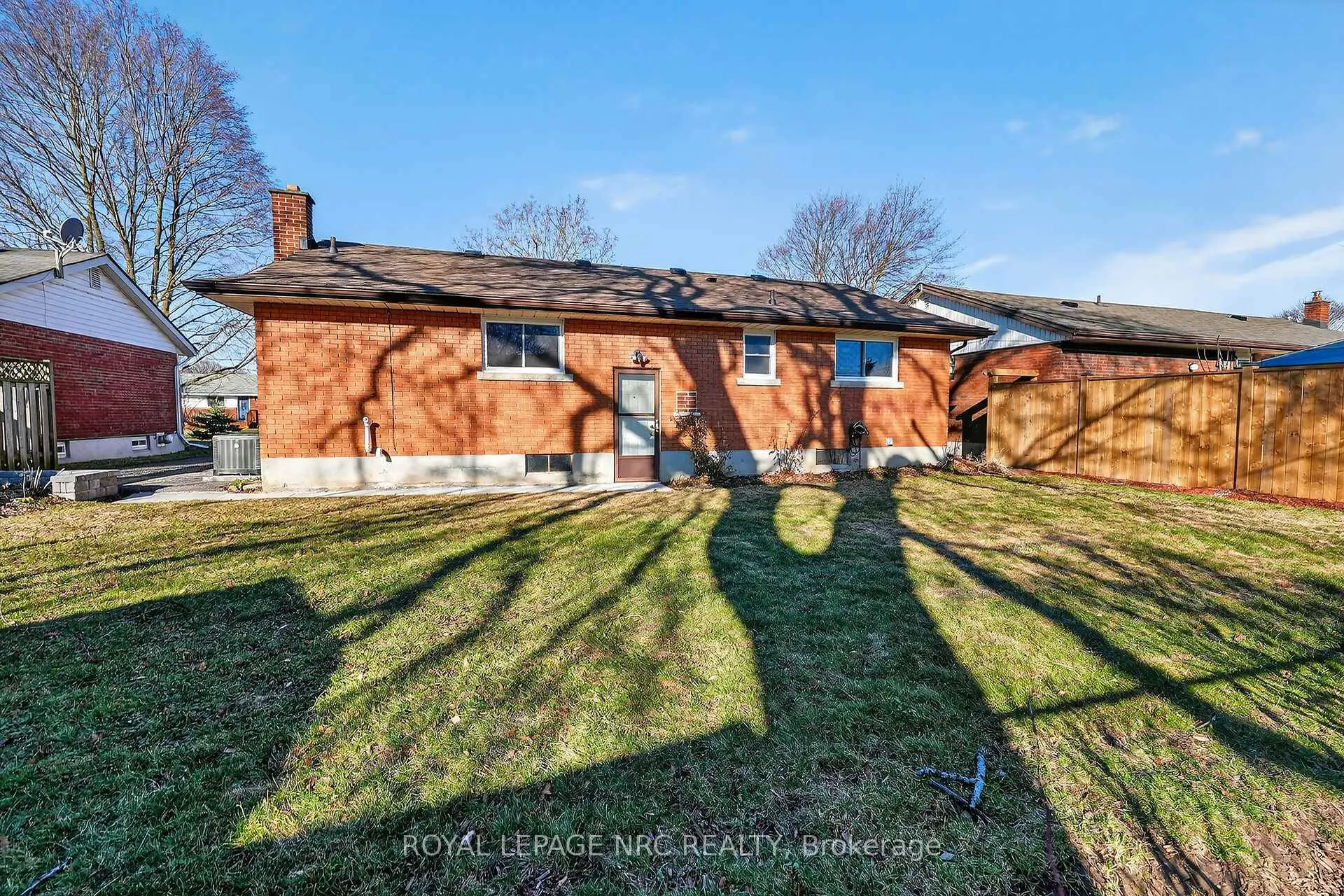Photo 22 of 86 Royal Manor Drive, St. Catharines, Carlton/Bunting — HOMEH
