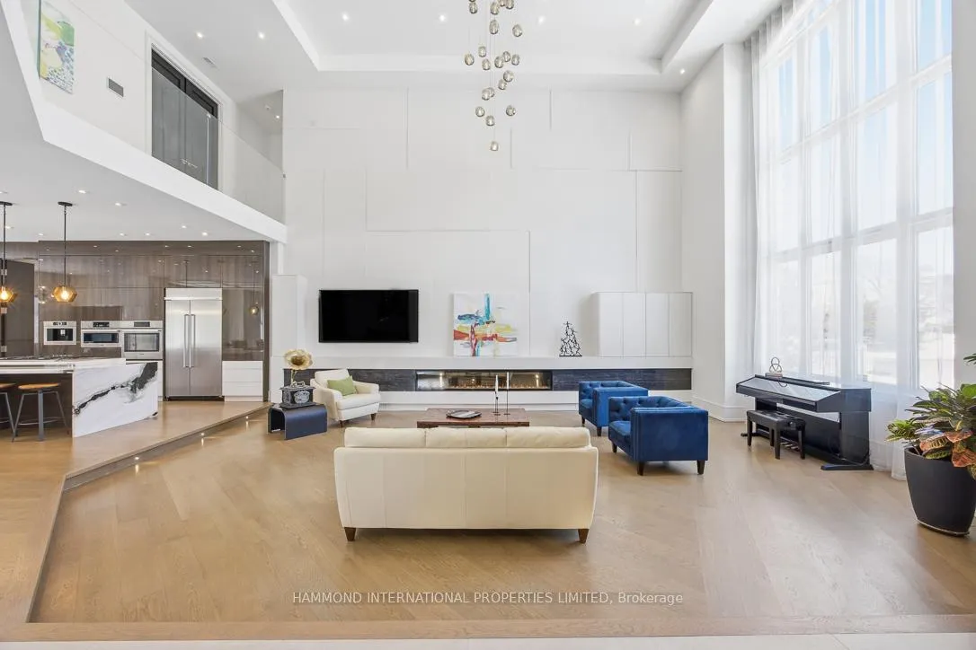 Photo 6 of 42 Laureleaf Road, Markham, Bayview Glen — HOMEH