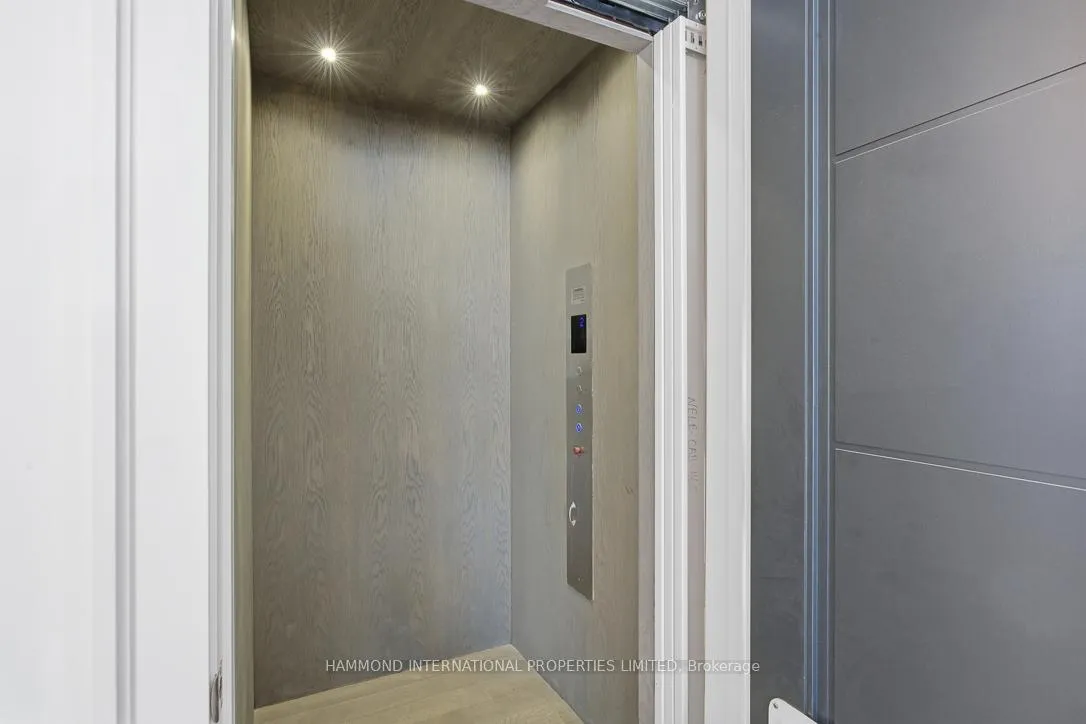 Photo 9 of 42 Laureleaf Road, Markham, Bayview Glen — HOMEH