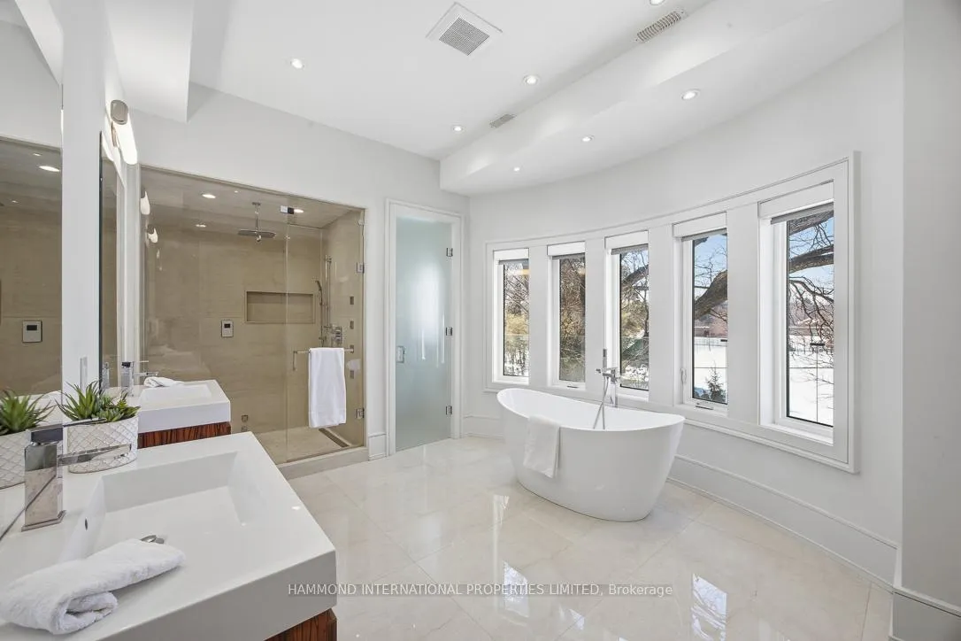 Photo 22 of 42 Laureleaf Road, Markham, Bayview Glen — HOMEH