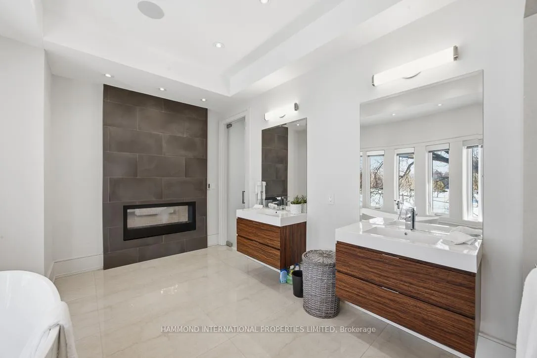 Photo 23 of 42 Laureleaf Road, Markham, Bayview Glen — HOMEH