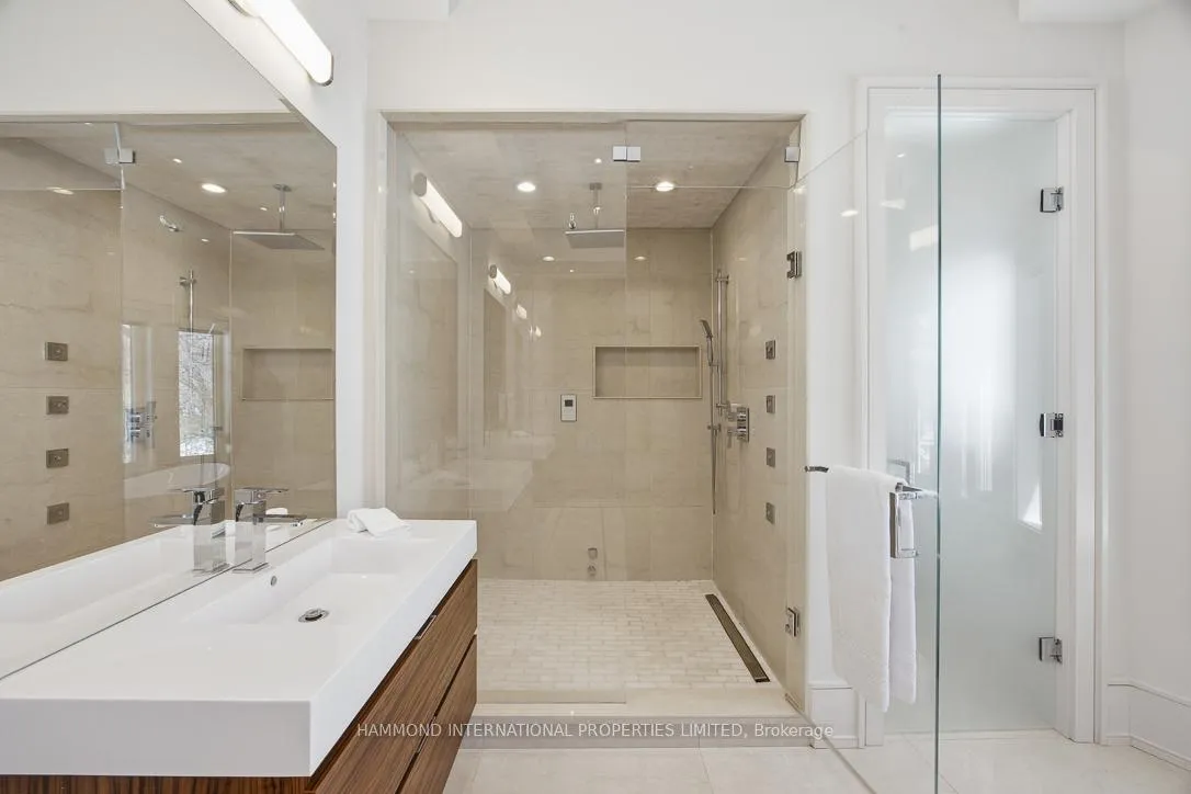 Photo 25 of 42 Laureleaf Road, Markham, Bayview Glen — HOMEH