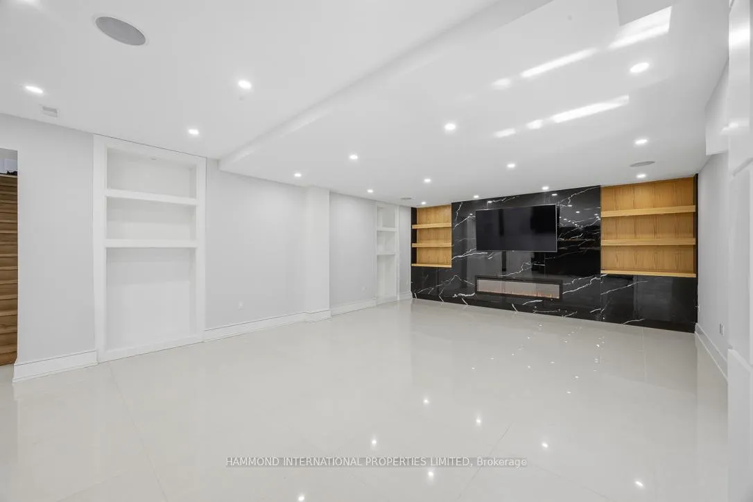 Photo 31 of 42 Laureleaf Road, Markham, Bayview Glen — HOMEH
