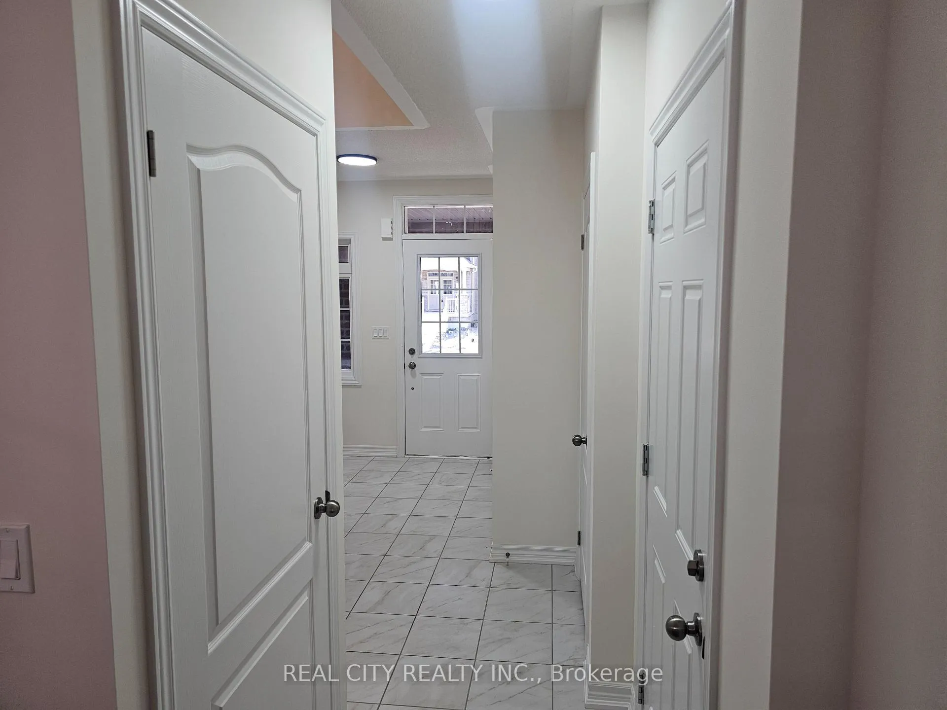 Photo 2 of 5 Heather Fullerton Road, Markham, Milliken Mills West — HOMEH