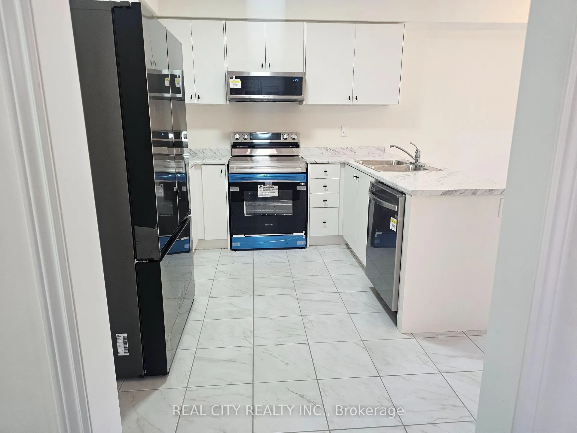Photo 12 of 5 Heather Fullerton Road, Markham, Milliken Mills West — HOMEH