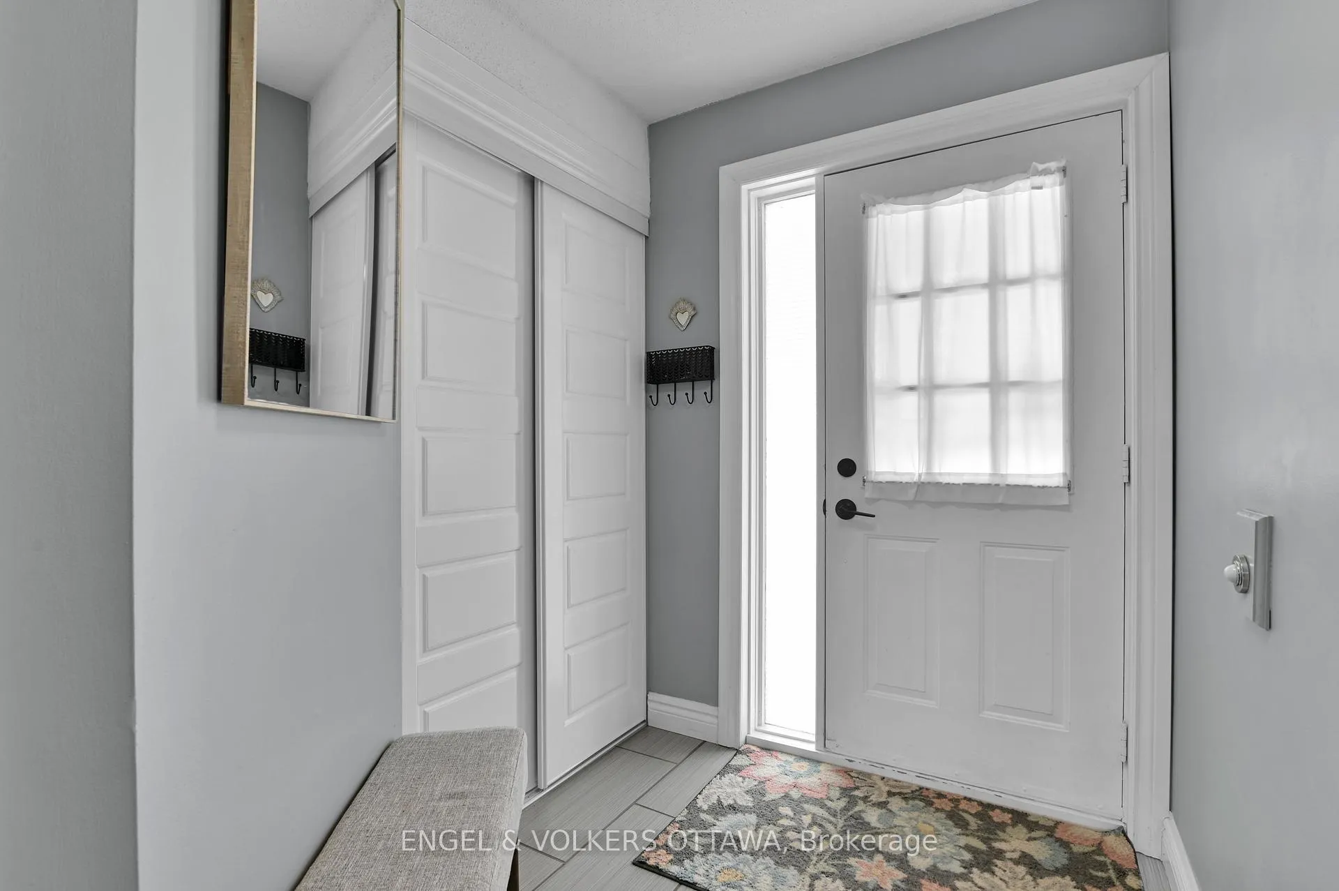 Photo 4 of 66 Hummingbird Crescent, Ottawa, Barrhaven - Cedargrove/Fraserdale — HOMEH