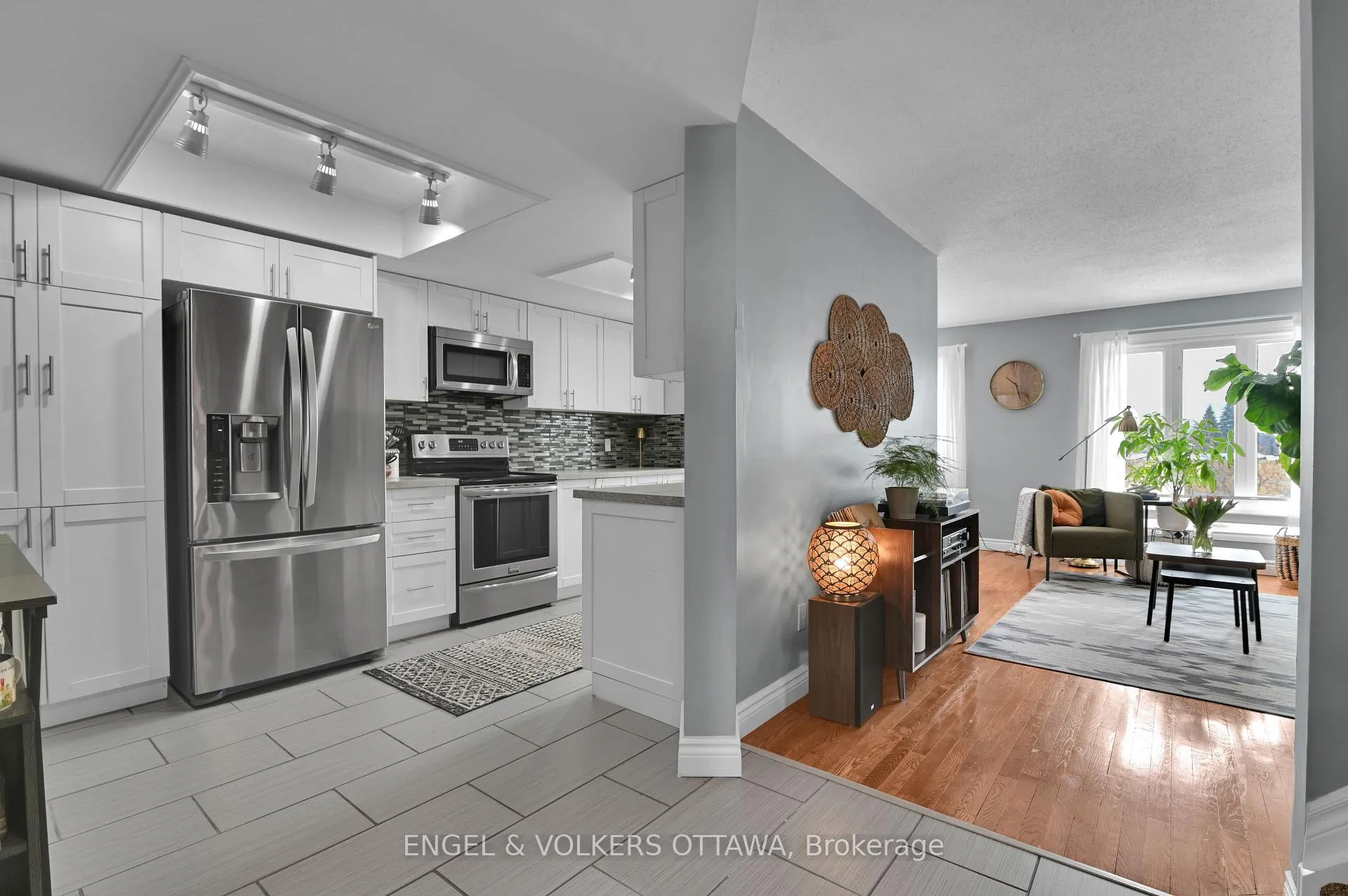 Photo 7 of 66 Hummingbird Crescent, Ottawa, Barrhaven - Cedargrove/Fraserdale — HOMEH