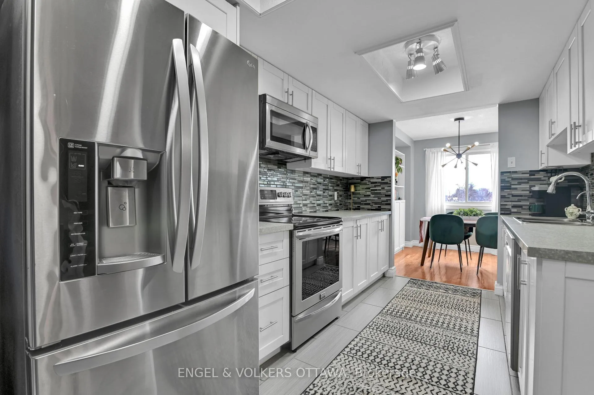 Photo 8 of 66 Hummingbird Crescent, Ottawa, Barrhaven - Cedargrove/Fraserdale — HOMEH