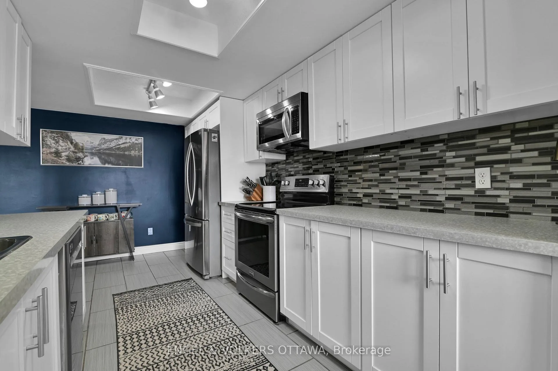 Photo 10 of 66 Hummingbird Crescent, Ottawa, Barrhaven - Cedargrove/Fraserdale — HOMEH