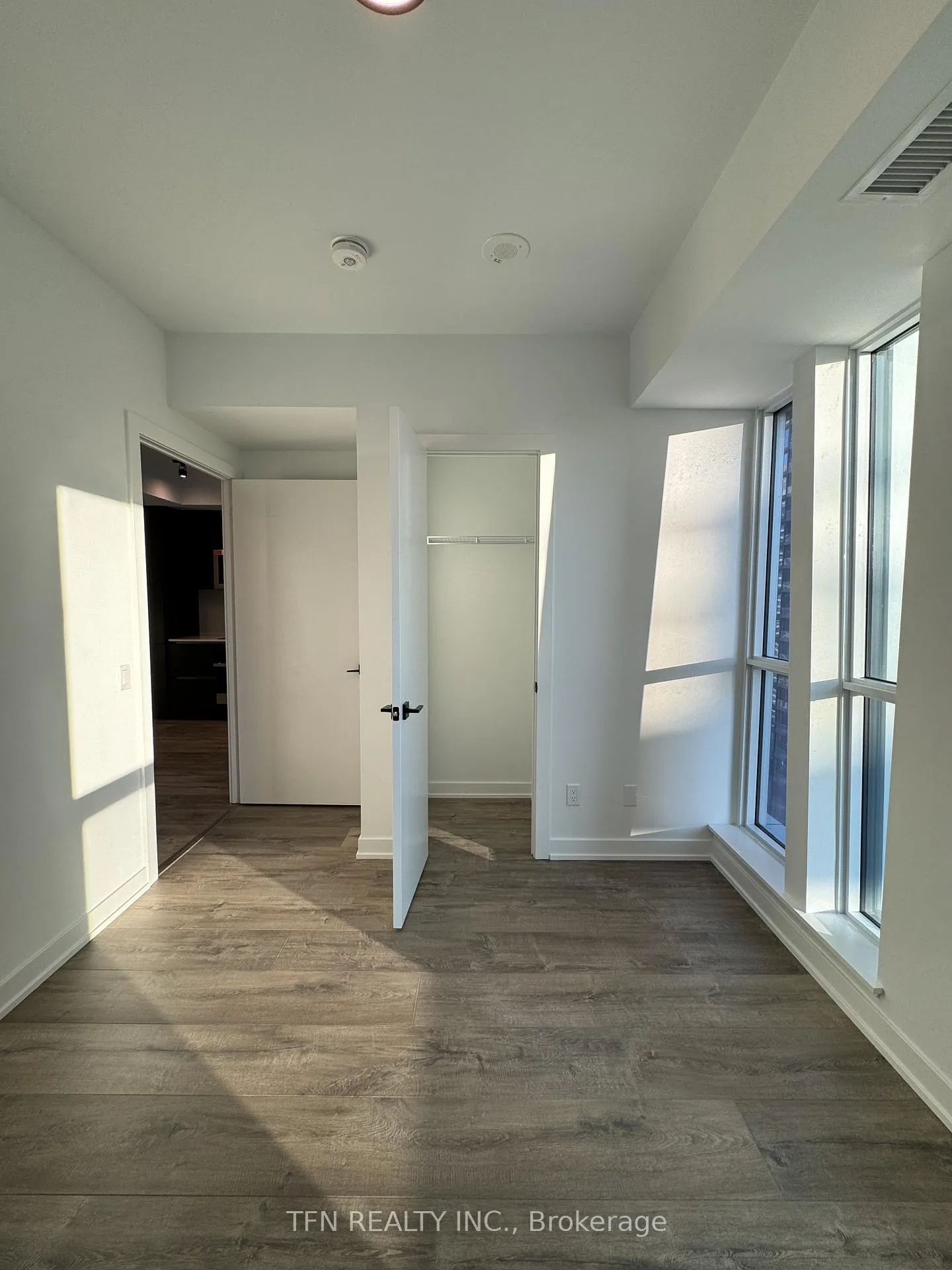 Photo 4 of Unit 3204, 327 King Street W, Toronto, Waterfront Communities — HOMEH