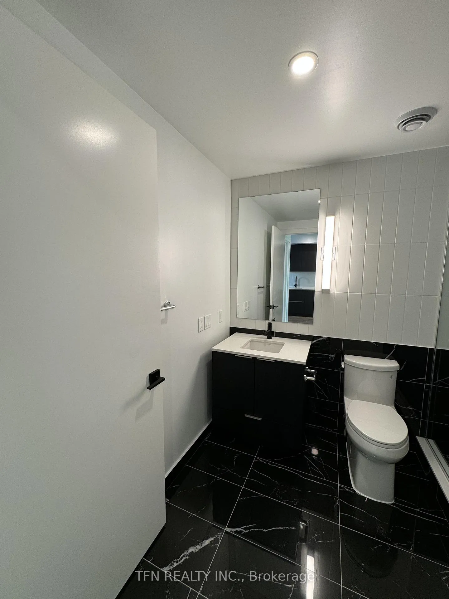 Photo 8 of Unit 3204, 327 King Street W, Toronto, Waterfront Communities — HOMEH