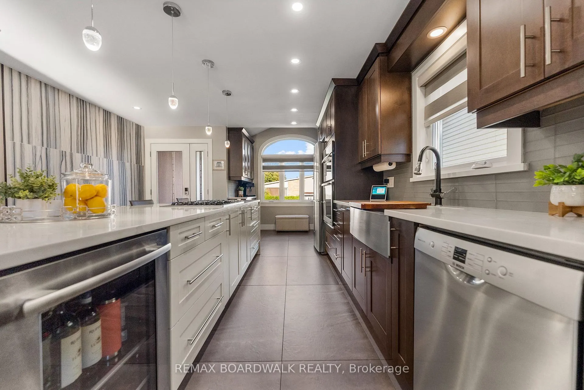 Photo 4 of 1813 Elmridge Drive, Ottawa, Beacon Hill South — HOMEH