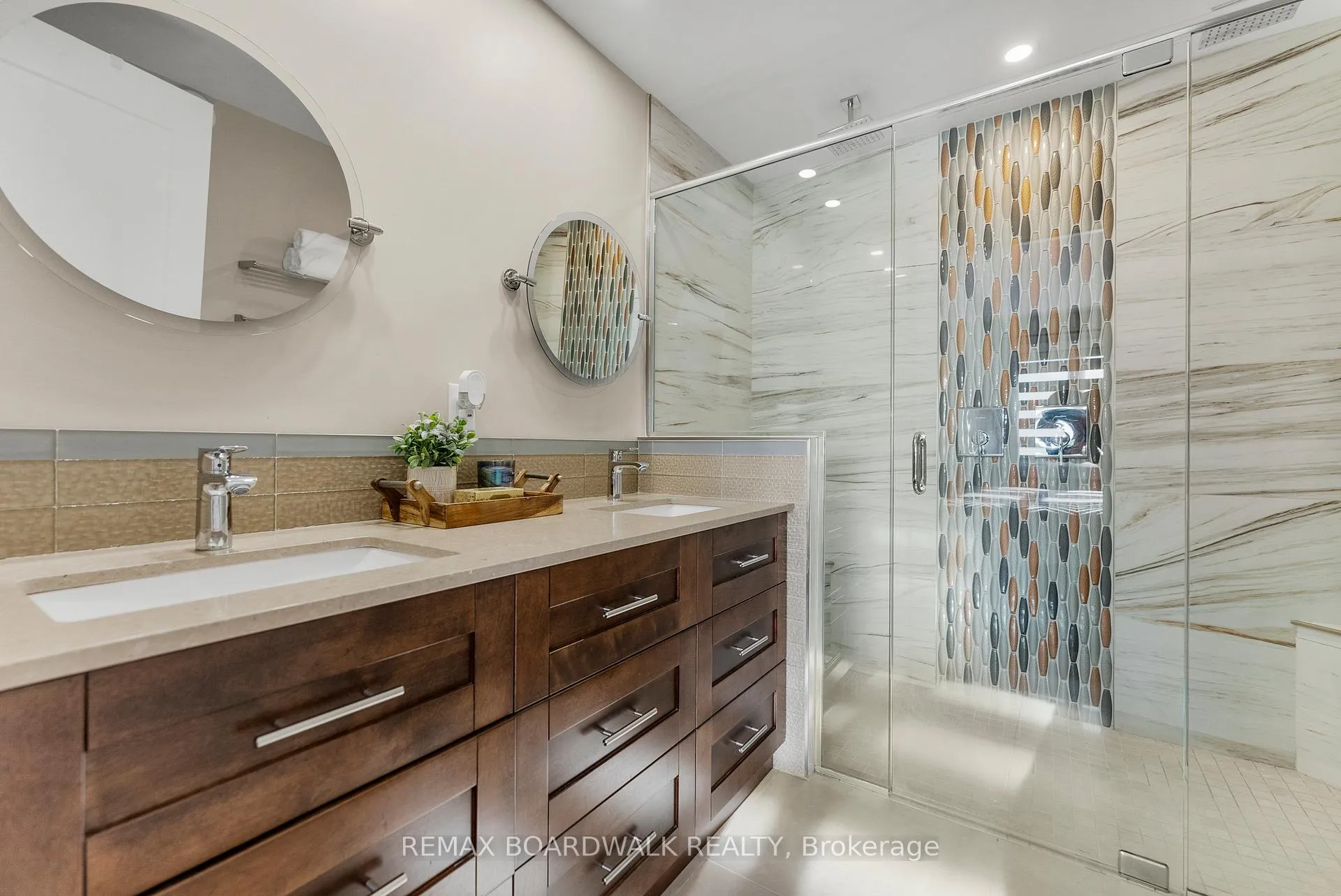 Photo 12 of 1813 Elmridge Drive, Ottawa, Beacon Hill South — HOMEH