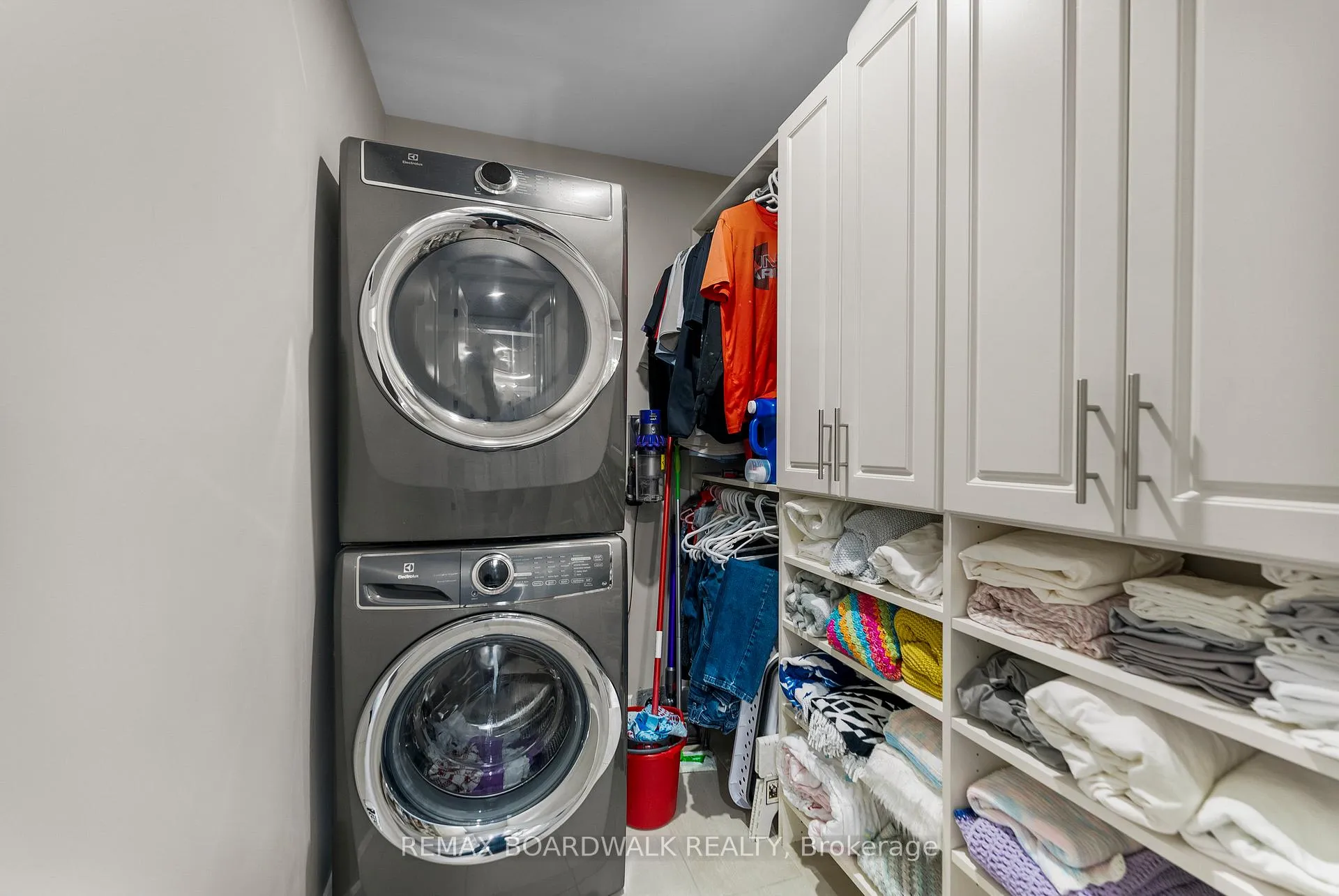 Photo 14 of 1813 Elmridge Drive, Ottawa, Beacon Hill South — HOMEH