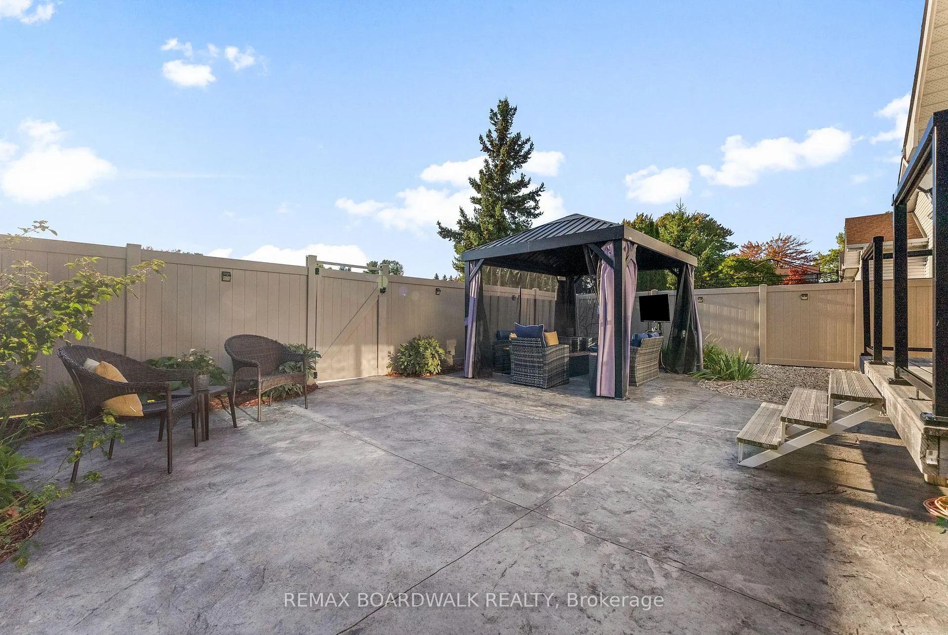 Photo 19 of 1813 Elmridge Drive, Ottawa, Beacon Hill South — HOMEH