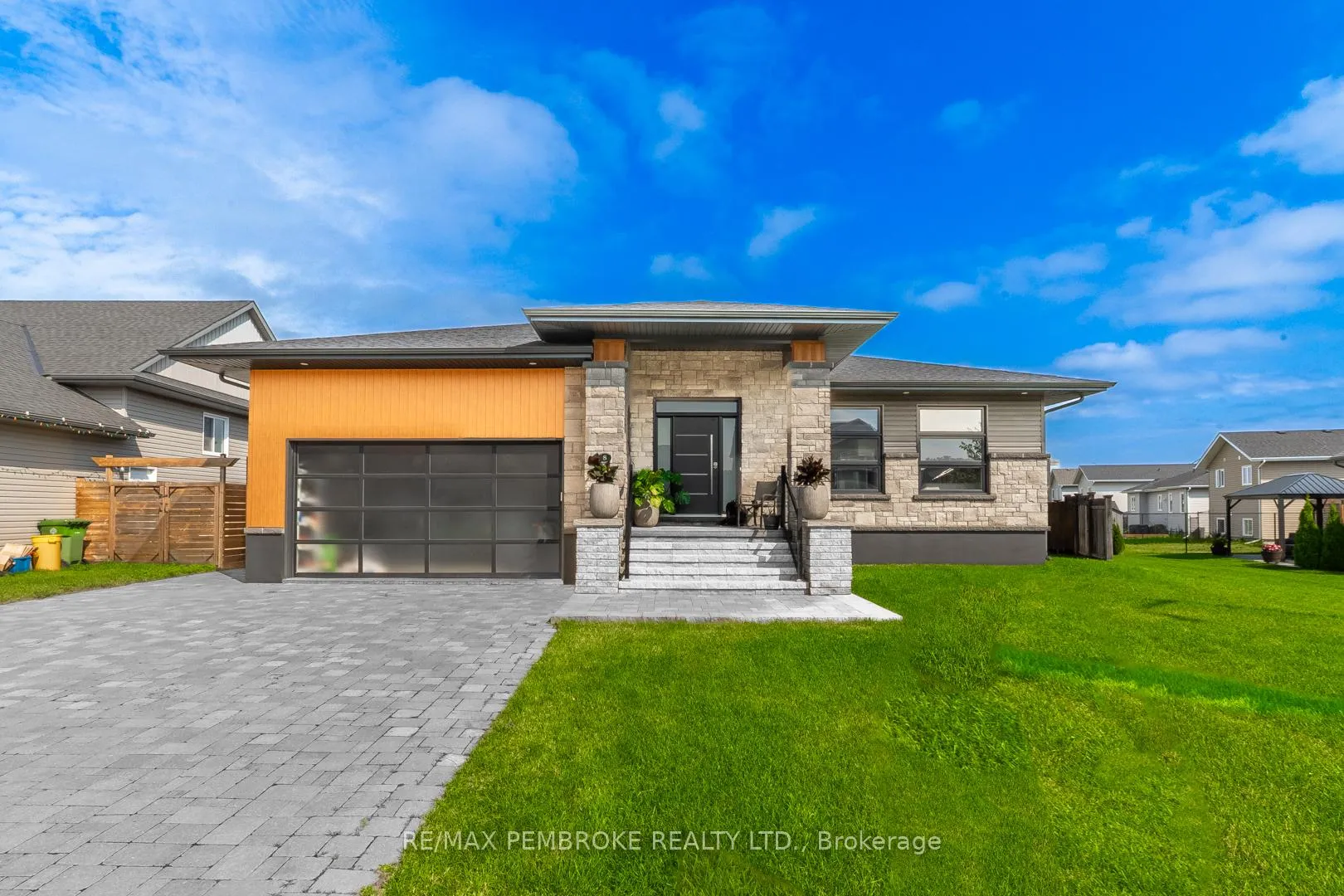 Photo 2 of 8 Drew Street, Petawawa — HOMEH