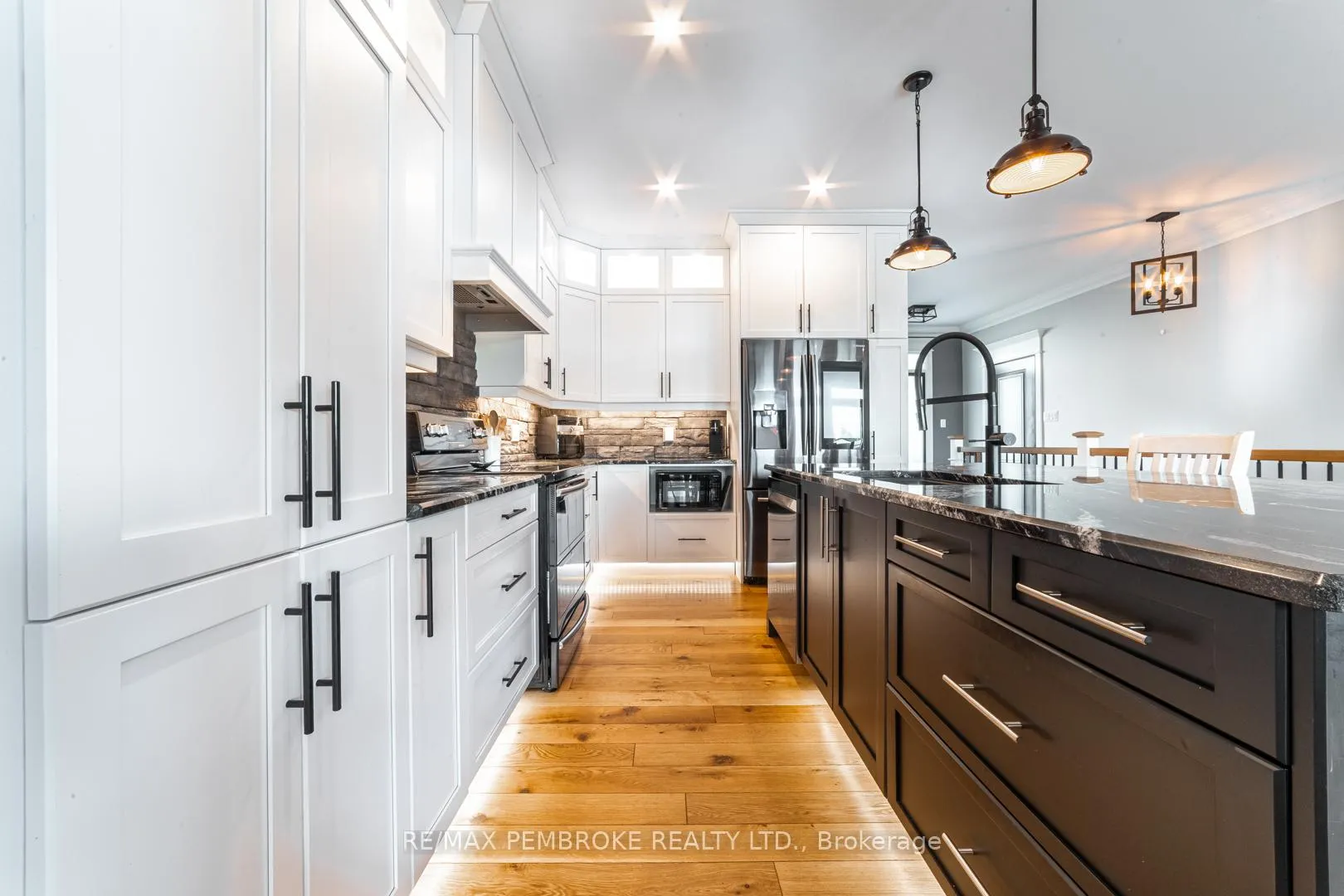Photo 5 of 8 Drew Street, Petawawa — HOMEH