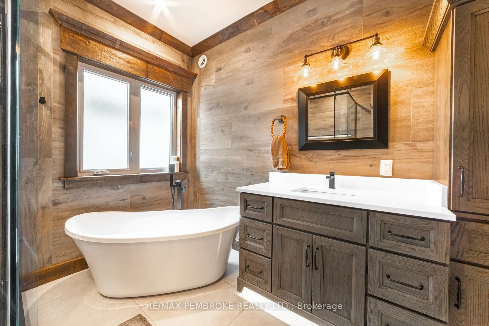 Photo 14 of 8 Drew Street, Petawawa — HOMEH