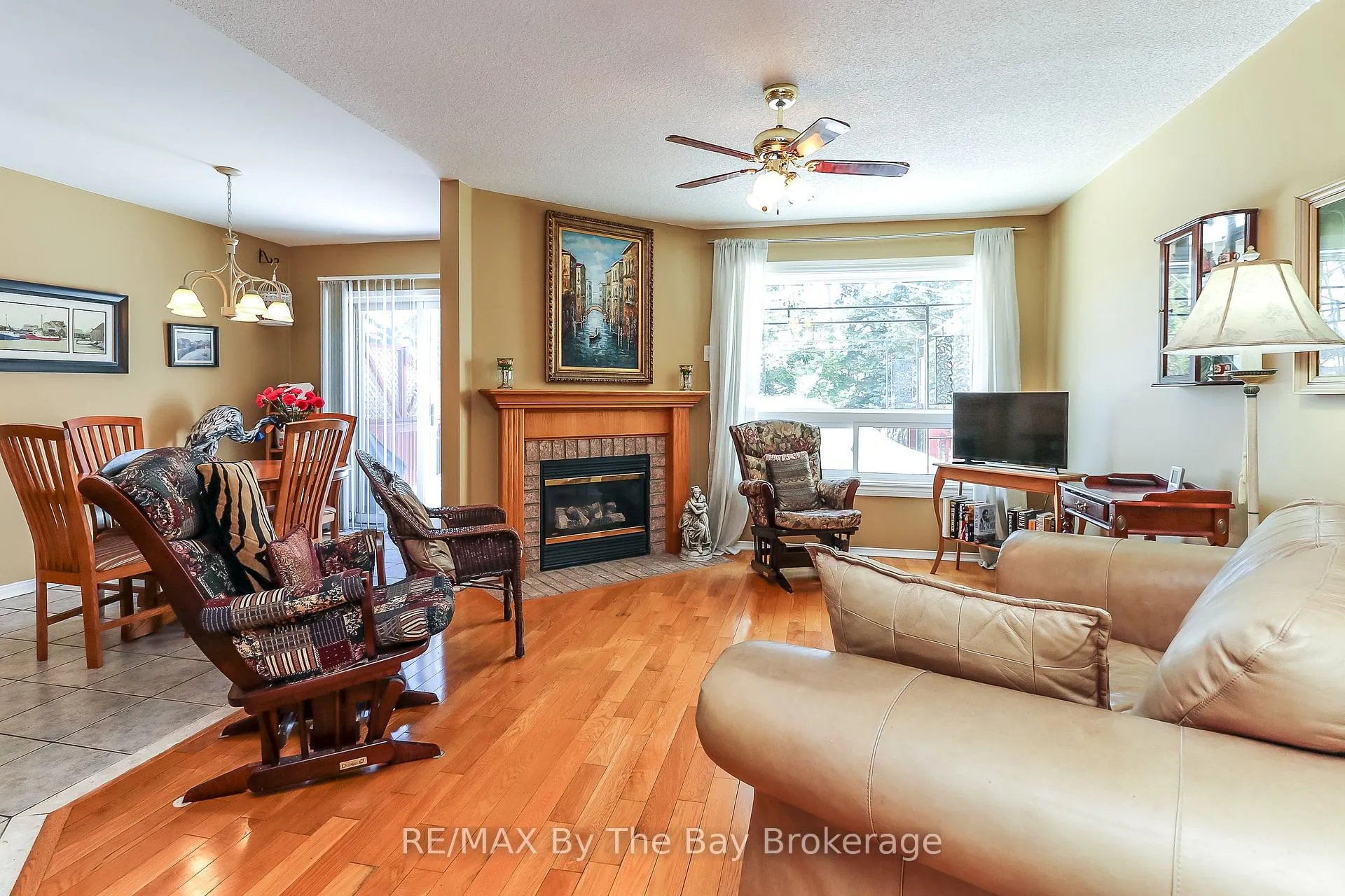 Photo 4 of 27 Silversands Crescent, Wasaga Beach — HOMEH