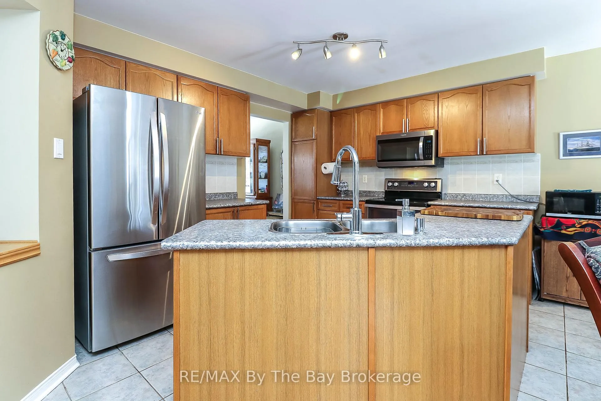 Photo 18 of 27 Silversands Crescent, Wasaga Beach — HOMEH