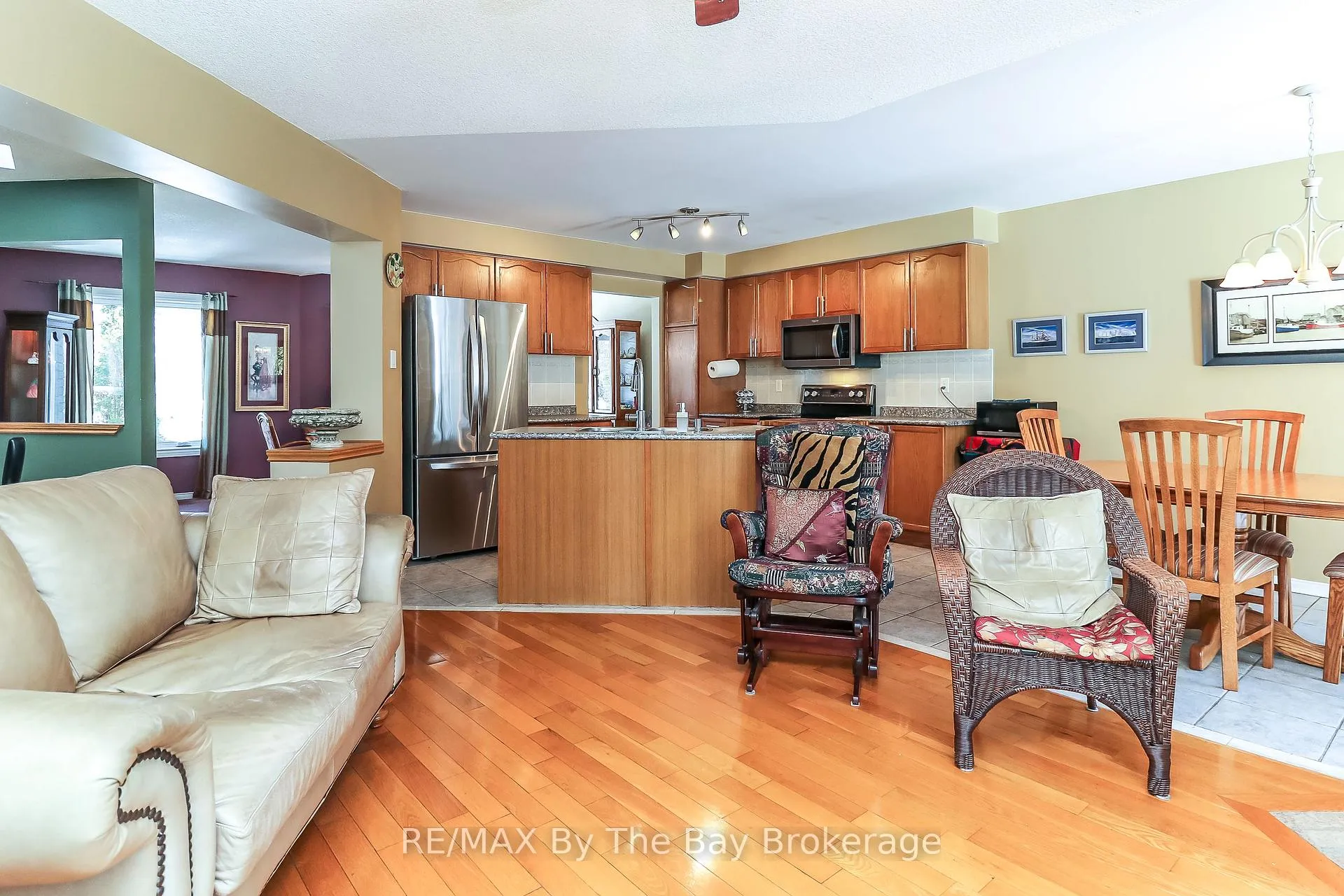 Photo 22 of 27 Silversands Crescent, Wasaga Beach — HOMEH