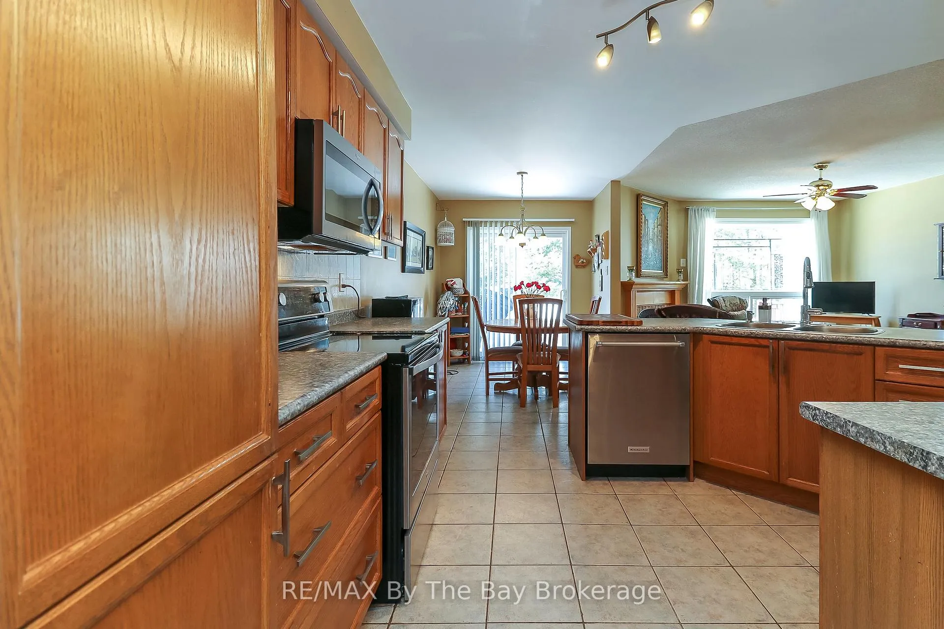 Photo 25 of 27 Silversands Crescent, Wasaga Beach — HOMEH