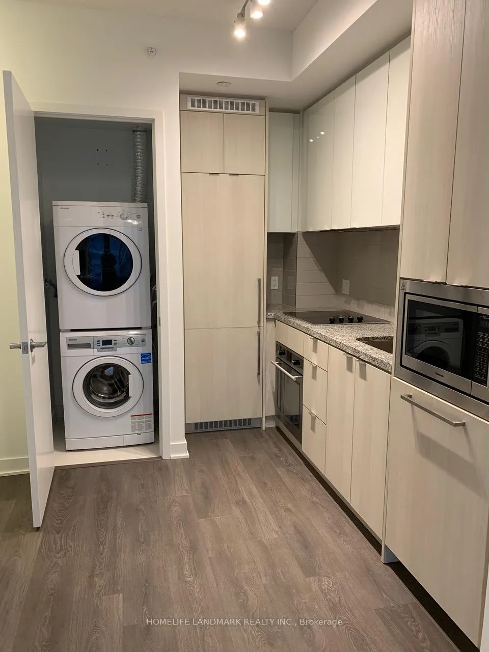 Photo 6 of Unit 2307, 125 Blue Jays Way, Toronto, Waterfront Communities — HOMEH