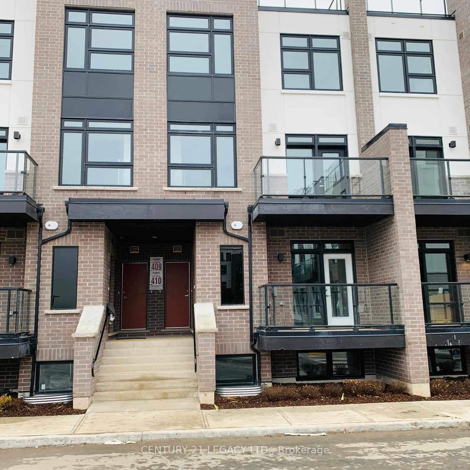 Photo 1 of 1577 Rose Way, Milton, Cobban — HOMEH