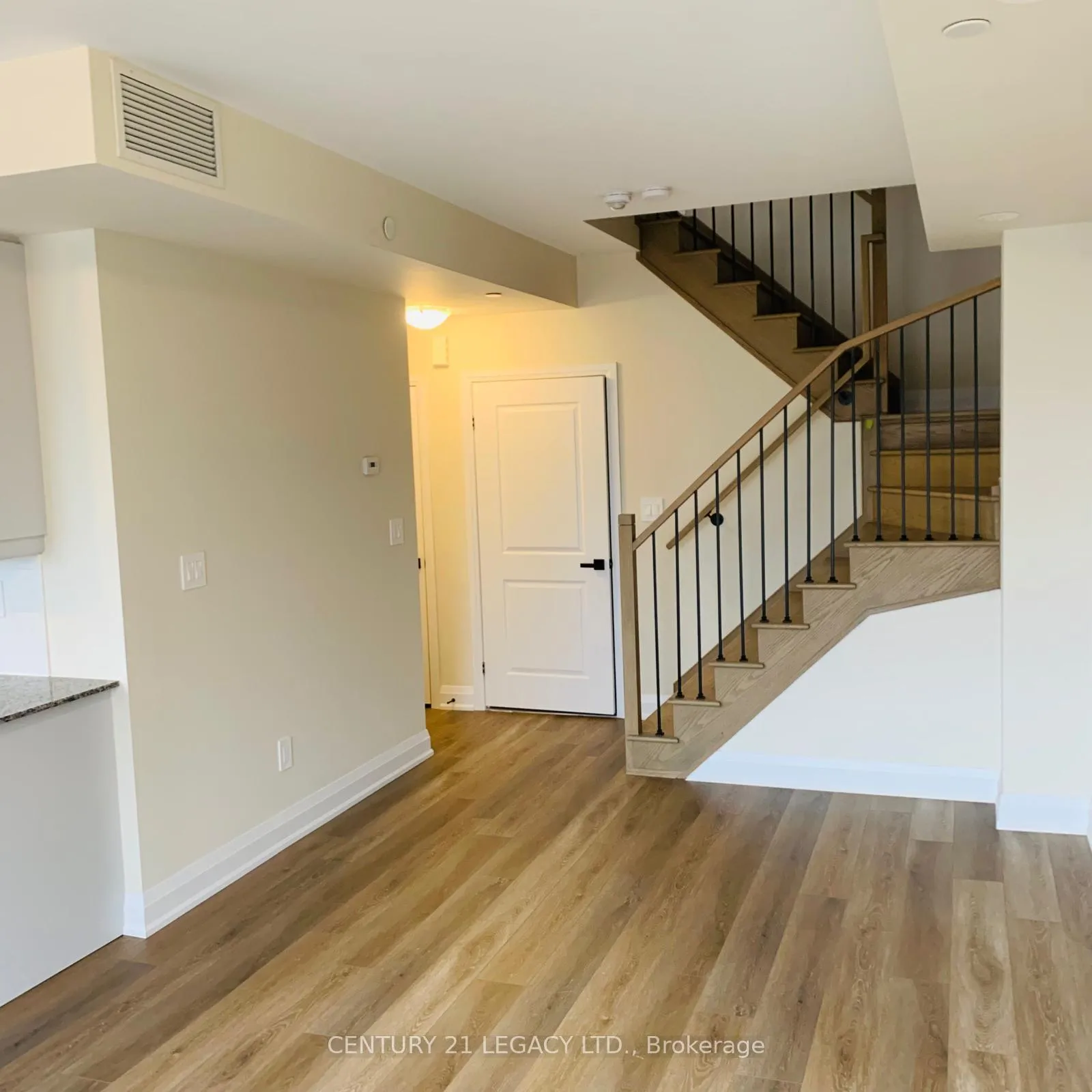 Photo 10 of 1577 Rose Way, Milton, Cobban — HOMEH