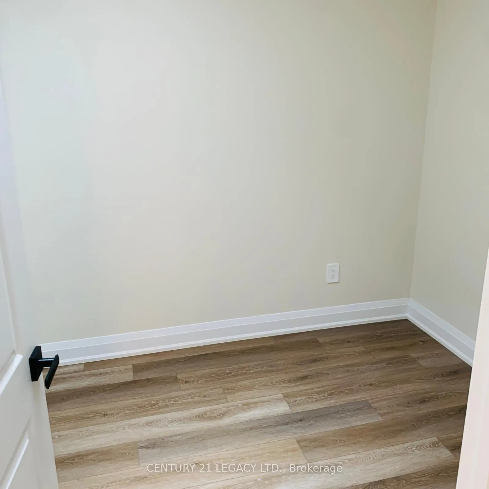 Photo 12 of 1577 Rose Way, Milton, Cobban — HOMEH