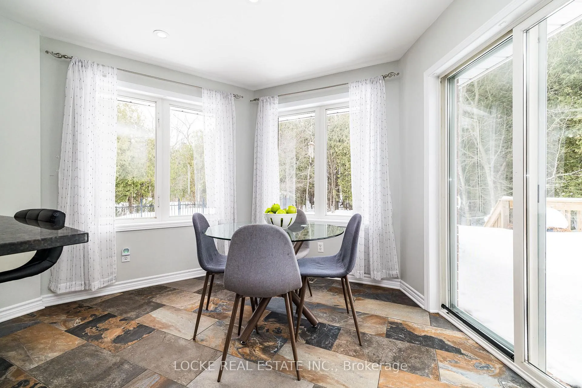 Photo 18 of 6492 Waddion Drive, Ottawa, Greely — HOMEH