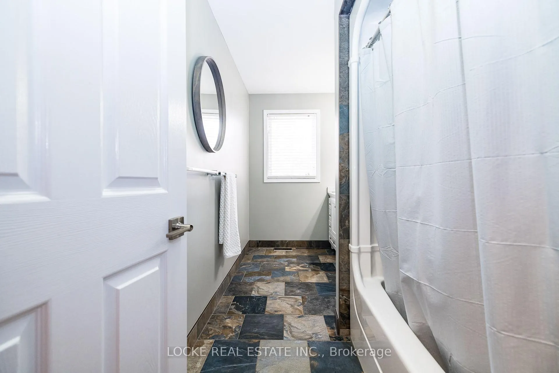 Photo 28 of 6492 Waddion Drive, Ottawa, Greely — HOMEH
