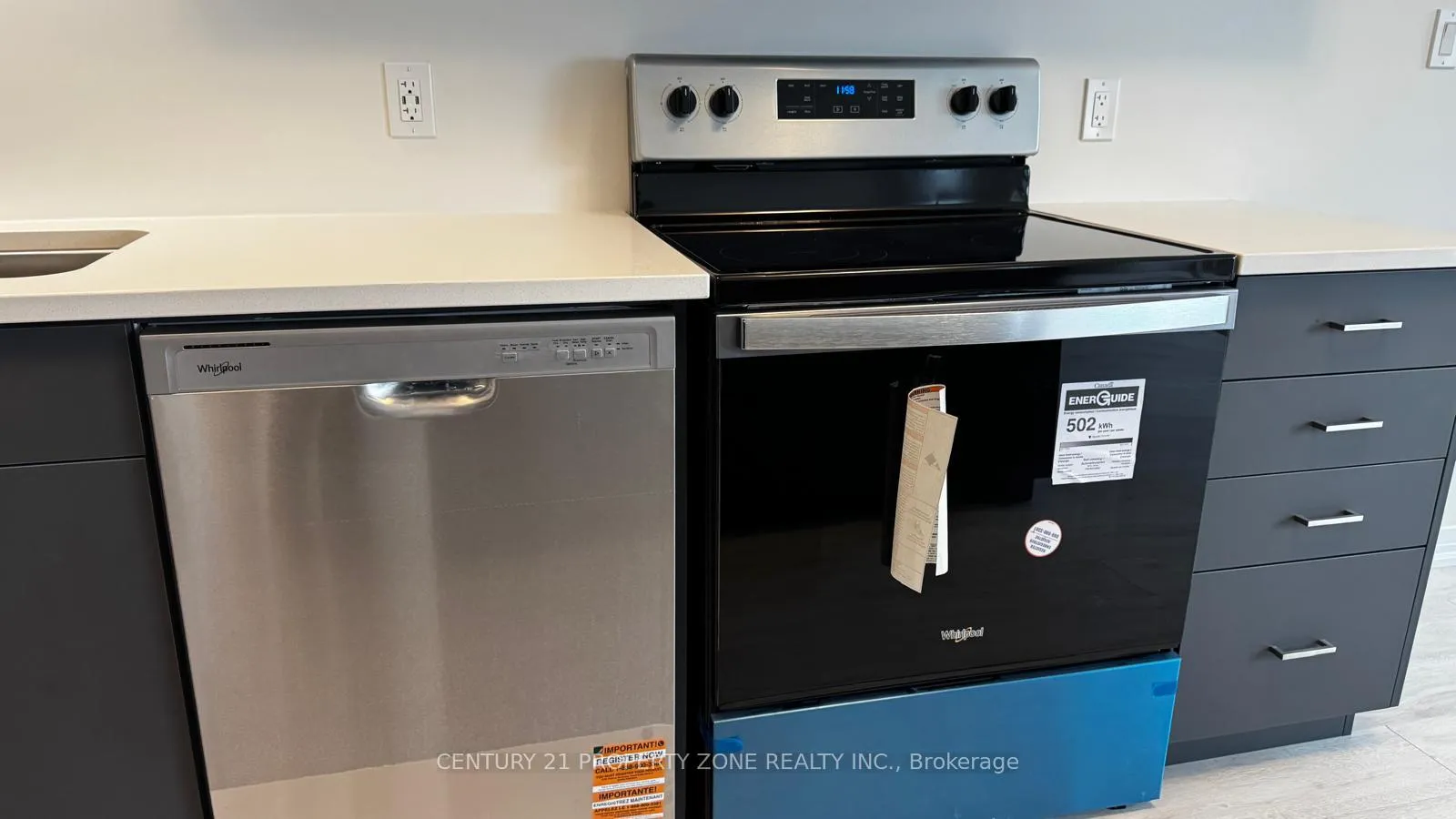 Photo 9 of Unit C-51, 525 Erinbrook Drive, Kitchener — HOMEH