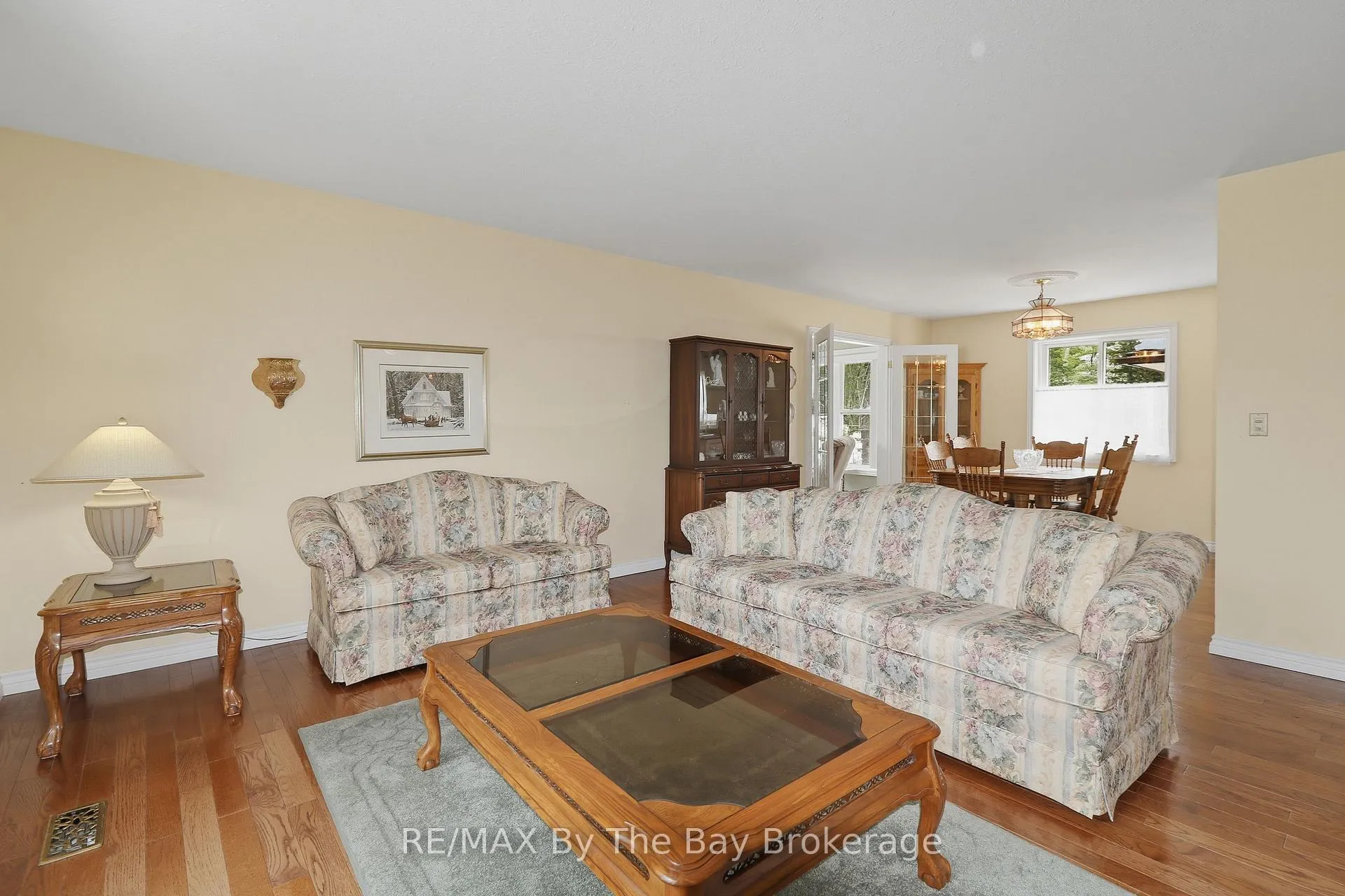 Photo 5 of 45 40th Street N, Wasaga Beach — HOMEH