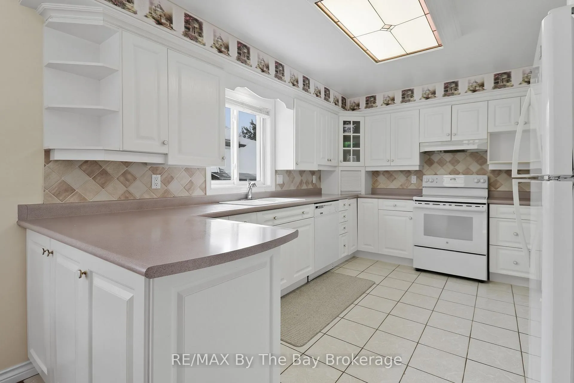 Photo 6 of 45 40th Street N, Wasaga Beach — HOMEH