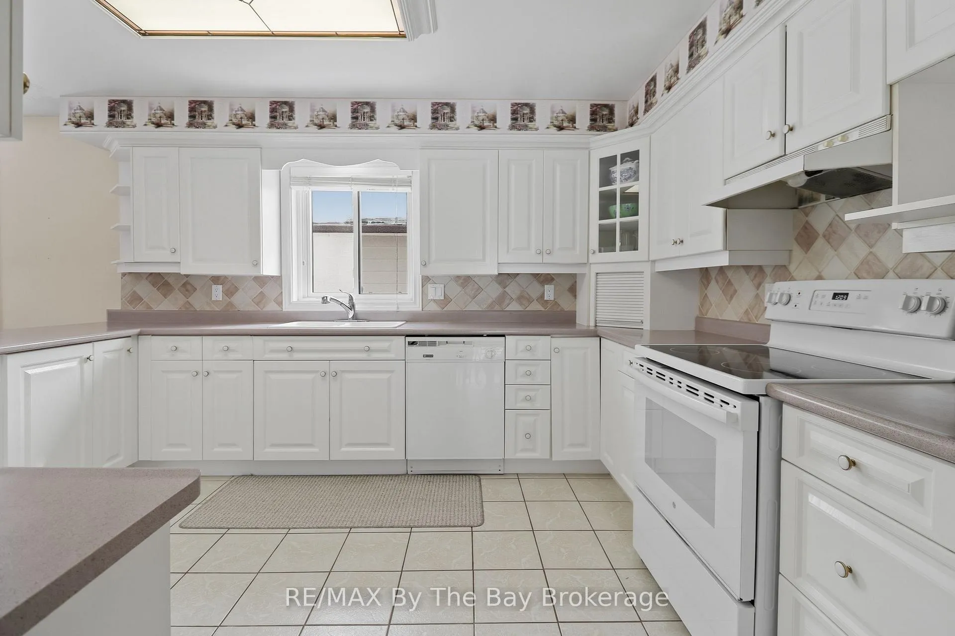 Photo 15 of 45 40th Street N, Wasaga Beach — HOMEH
