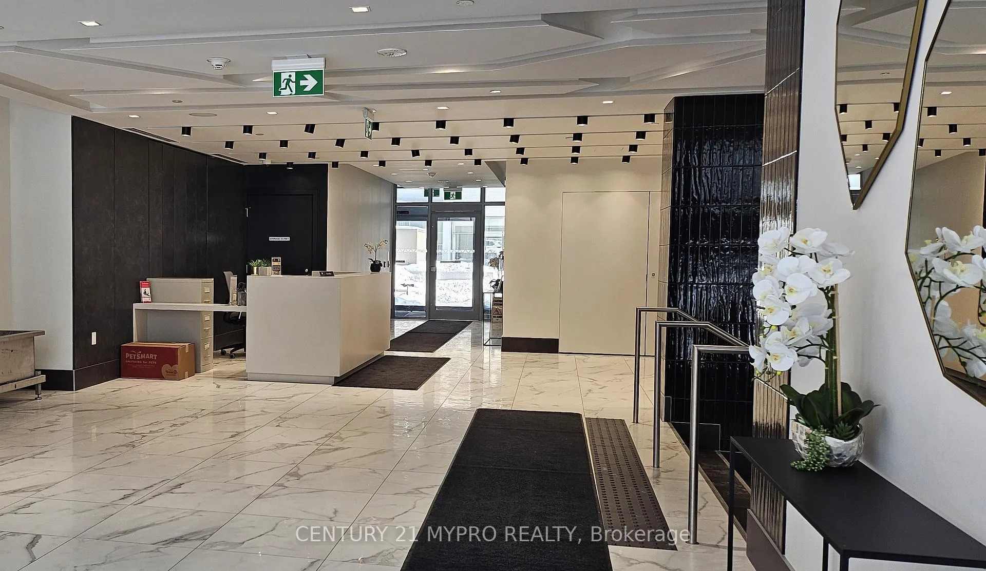 Photo 2 of Unit 1604, 25 Holly Street, Toronto, Mount Pleasant West — HOMEH