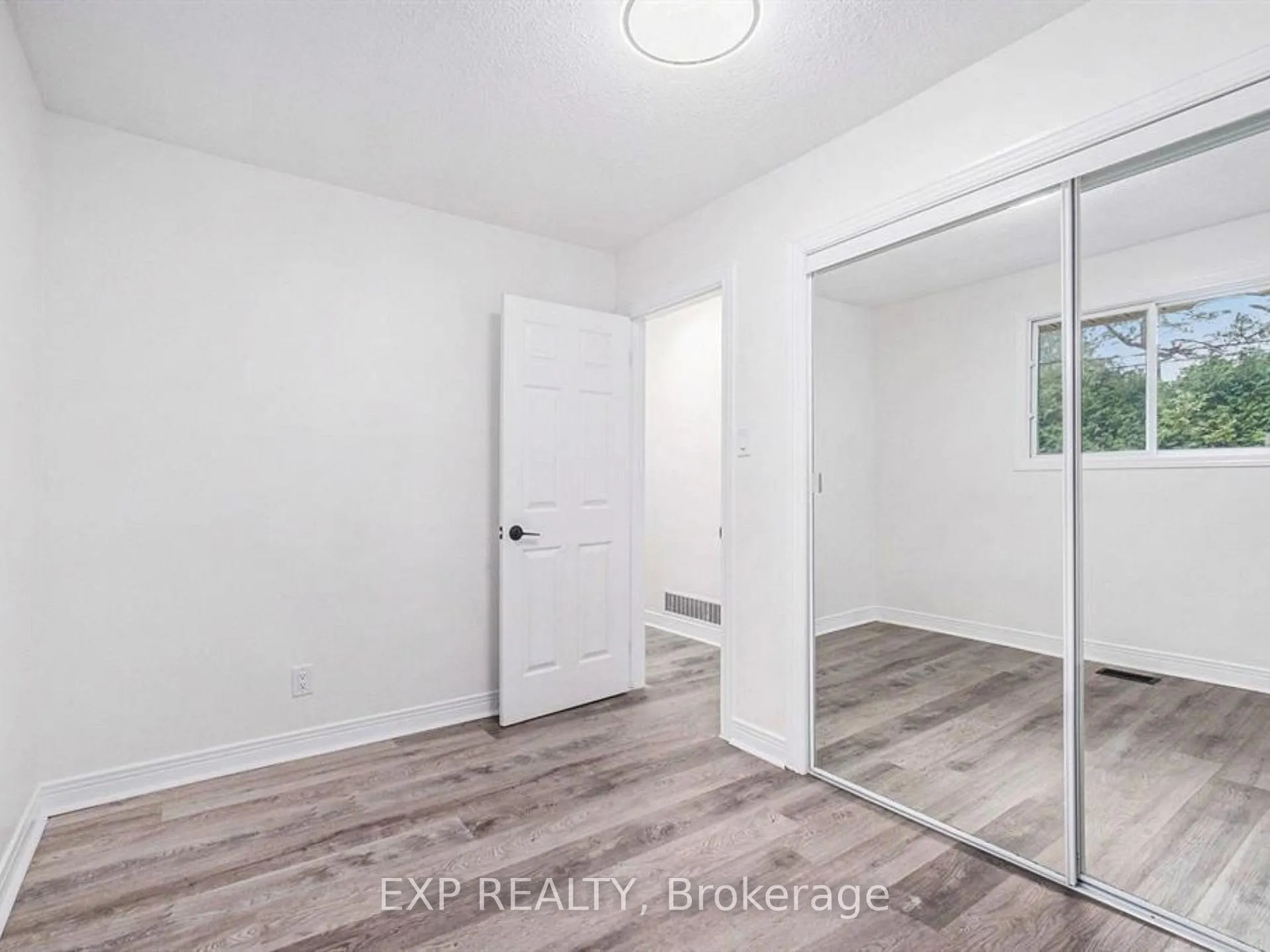 Photo 16 of Unit Unit A, 20 Newhaven Street, Ottawa, Manordale — HOMEH
