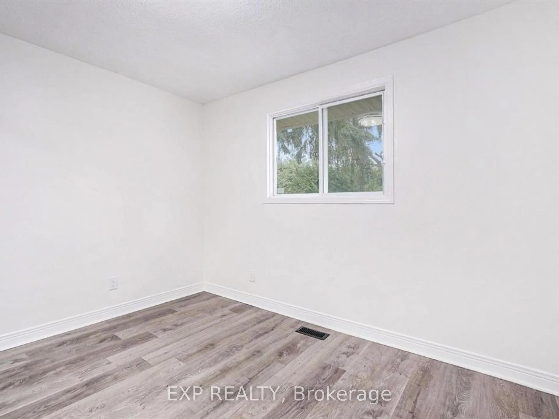 Photo 17 of Unit Unit A, 20 Newhaven Street, Ottawa, Manordale — HOMEH