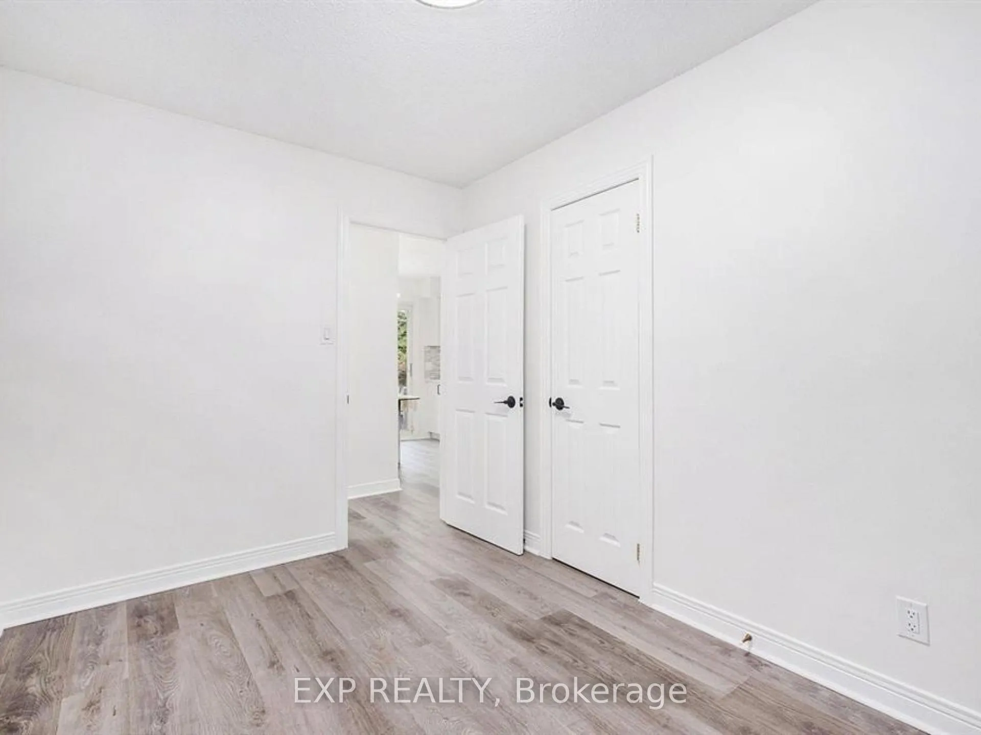 Photo 19 of Unit Unit A, 20 Newhaven Street, Ottawa, Manordale — HOMEH