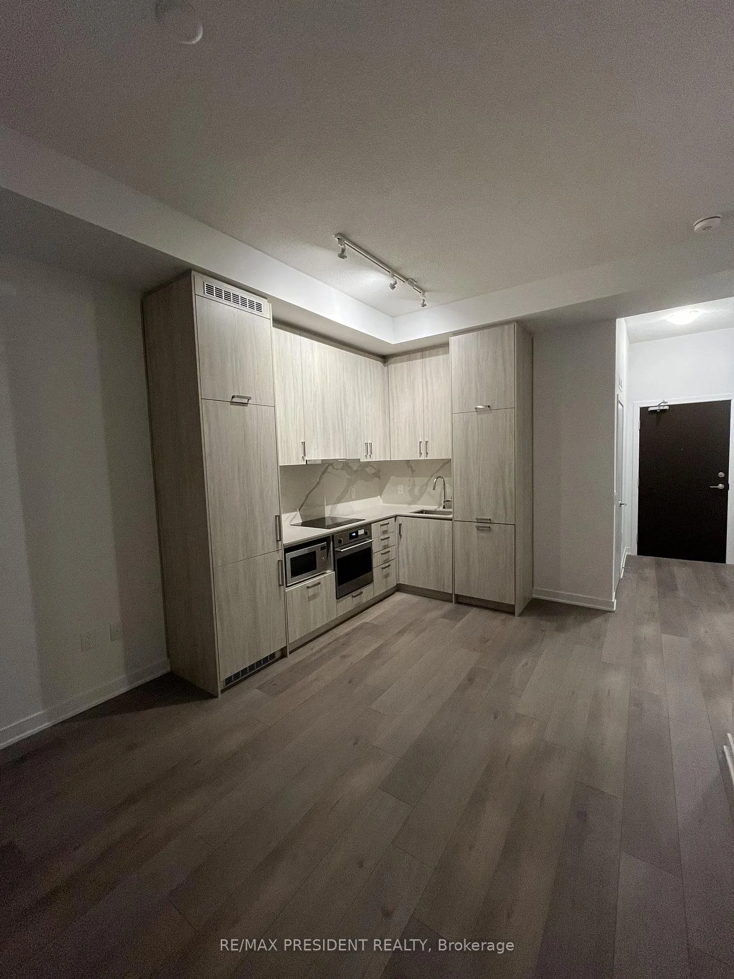 Photo 2 of Unit 921, 60 Honeycrisp Crescent, Vaughan, Vaughan Corporate Centre — HOMEH