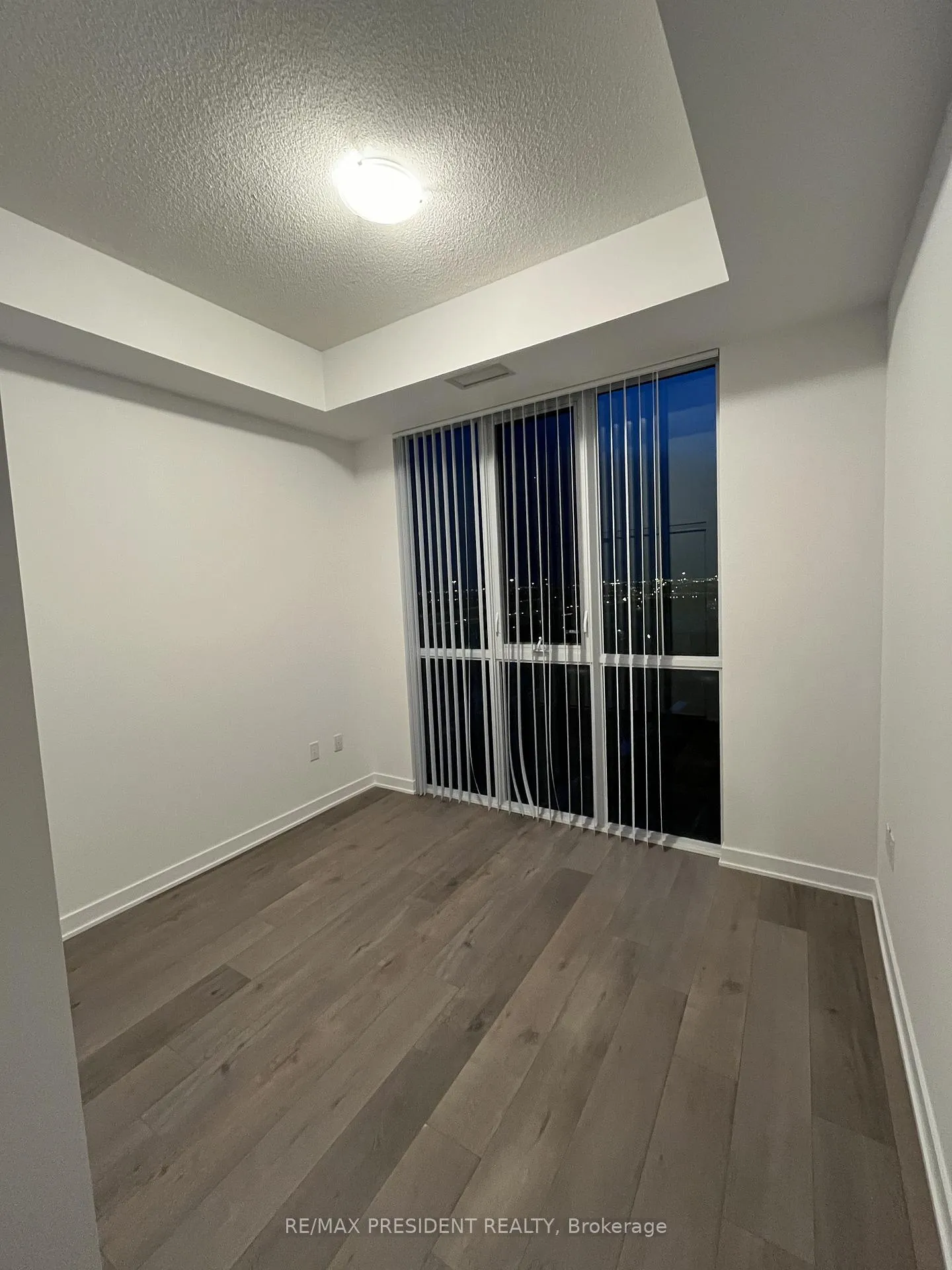 Photo 3 of Unit 921, 60 Honeycrisp Crescent, Vaughan, Vaughan Corporate Centre — HOMEH